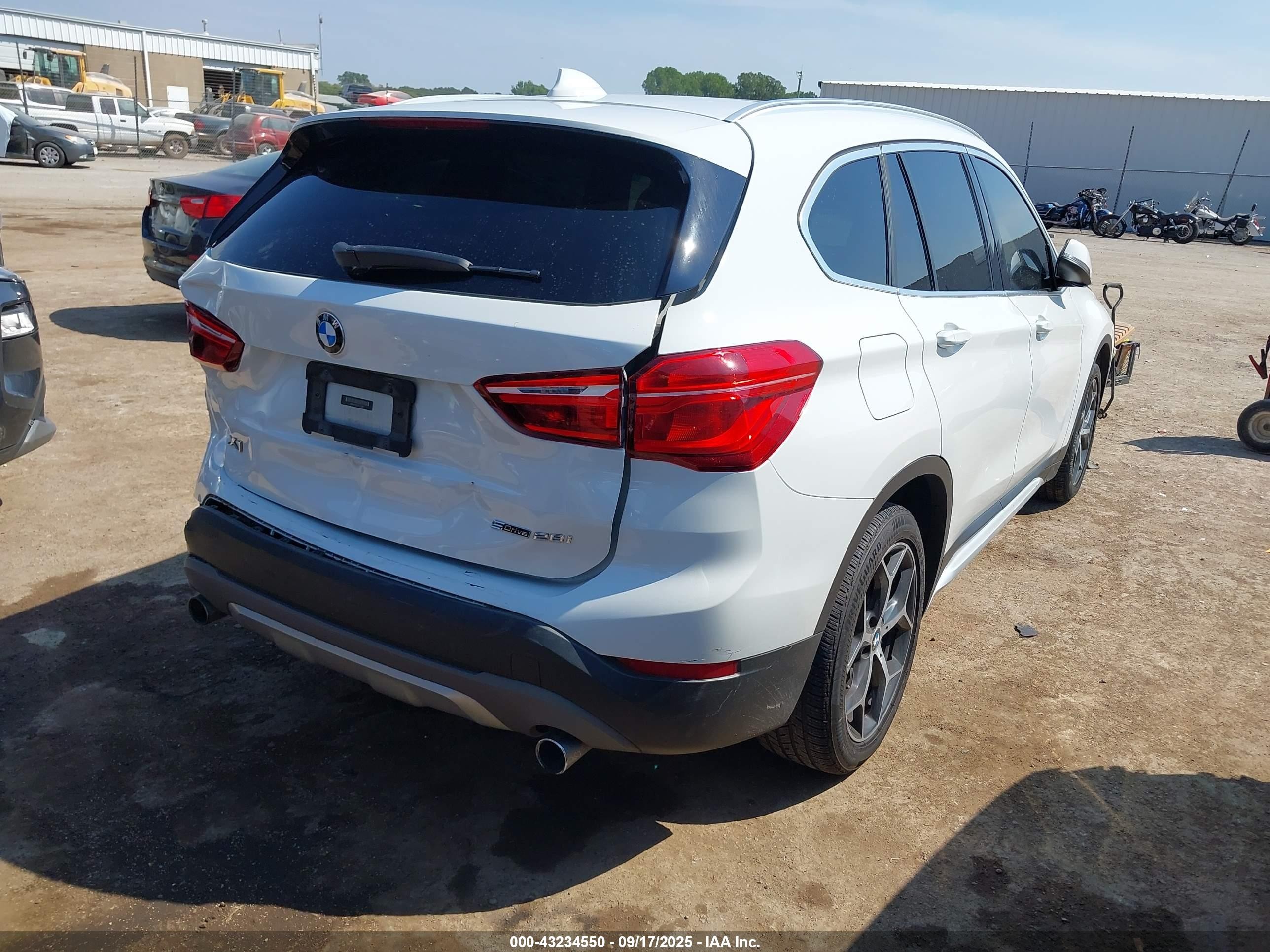 2018 Bmw X1 Sdrive28i Белый vin: WBXHU7C35J5L07581