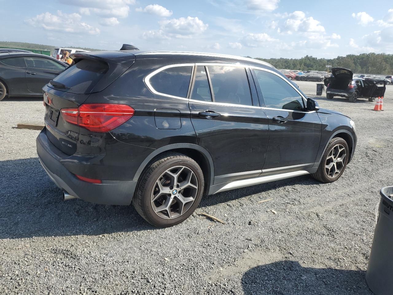 2018 Bmw X1 Sdrive28i Черный vin: WBXHU7C38J5L07381