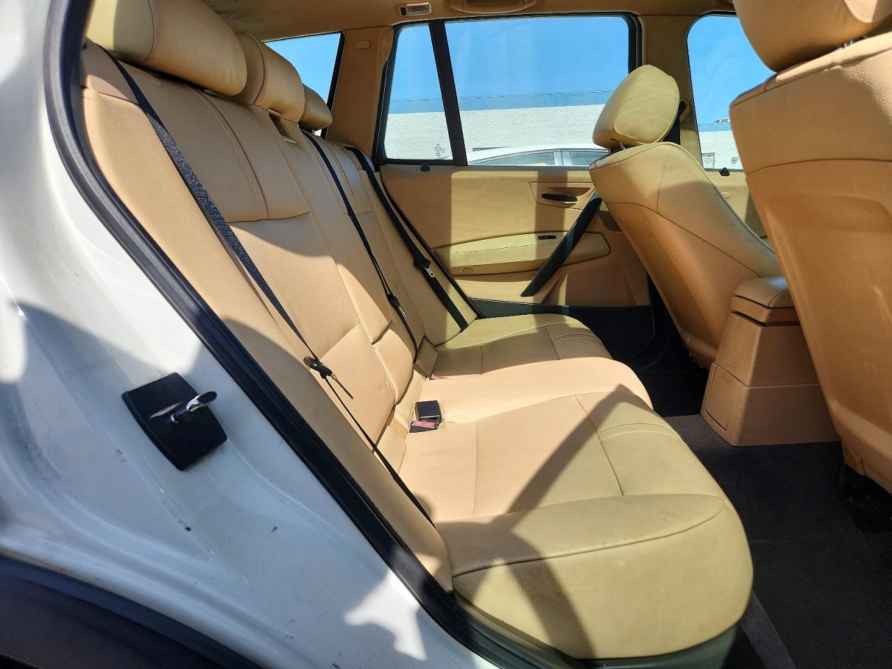 2004 Bmw X3 2.5i White vin: WBXPA73484WA77582