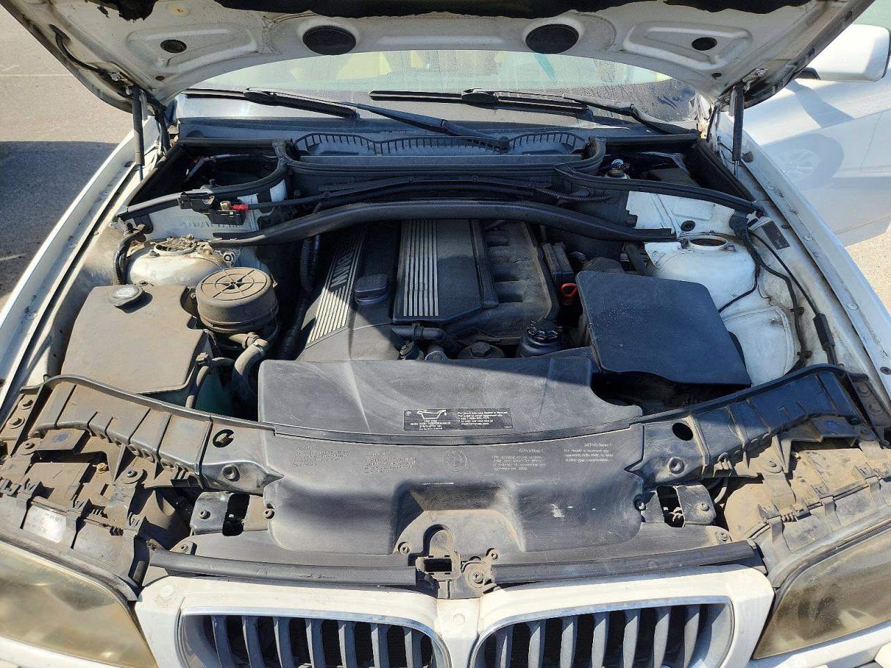 2004 Bmw X3 2.5i White vin: WBXPA73484WA77582