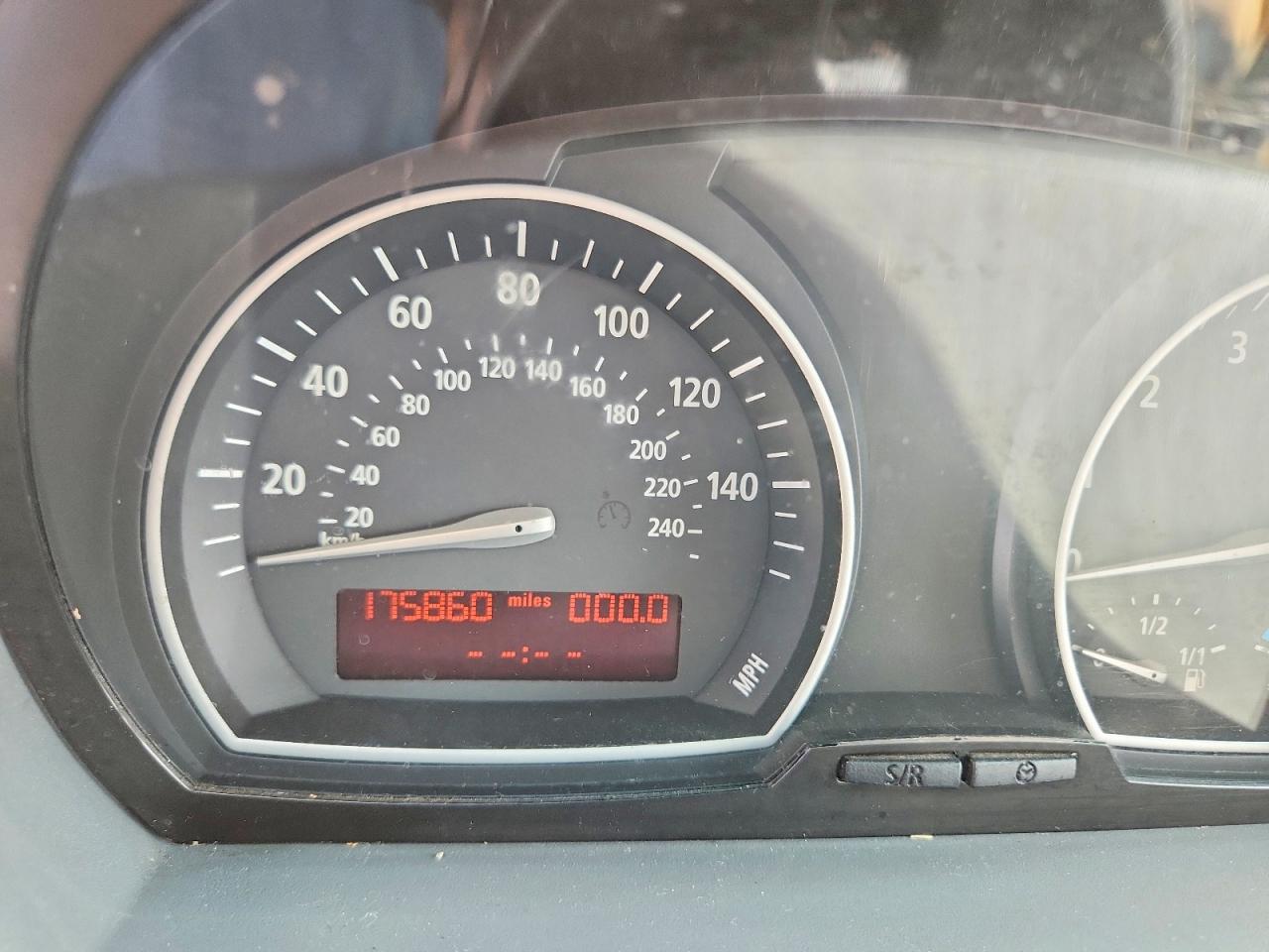 2004 Bmw X3 2.5i White vin: WBXPA73484WA77582