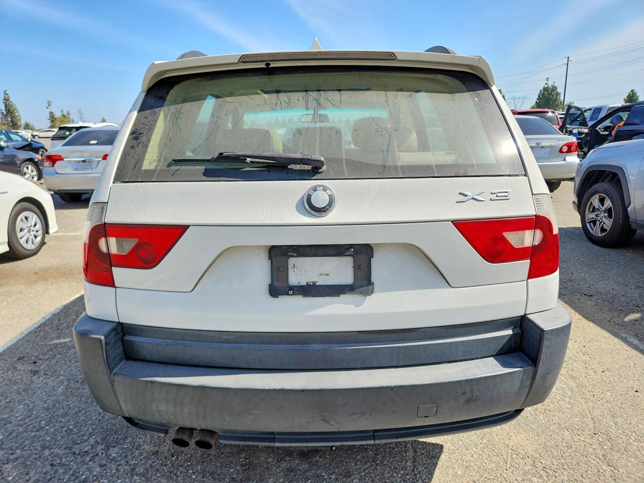 2004 Bmw X3 2.5i White vin: WBXPA73484WA77582