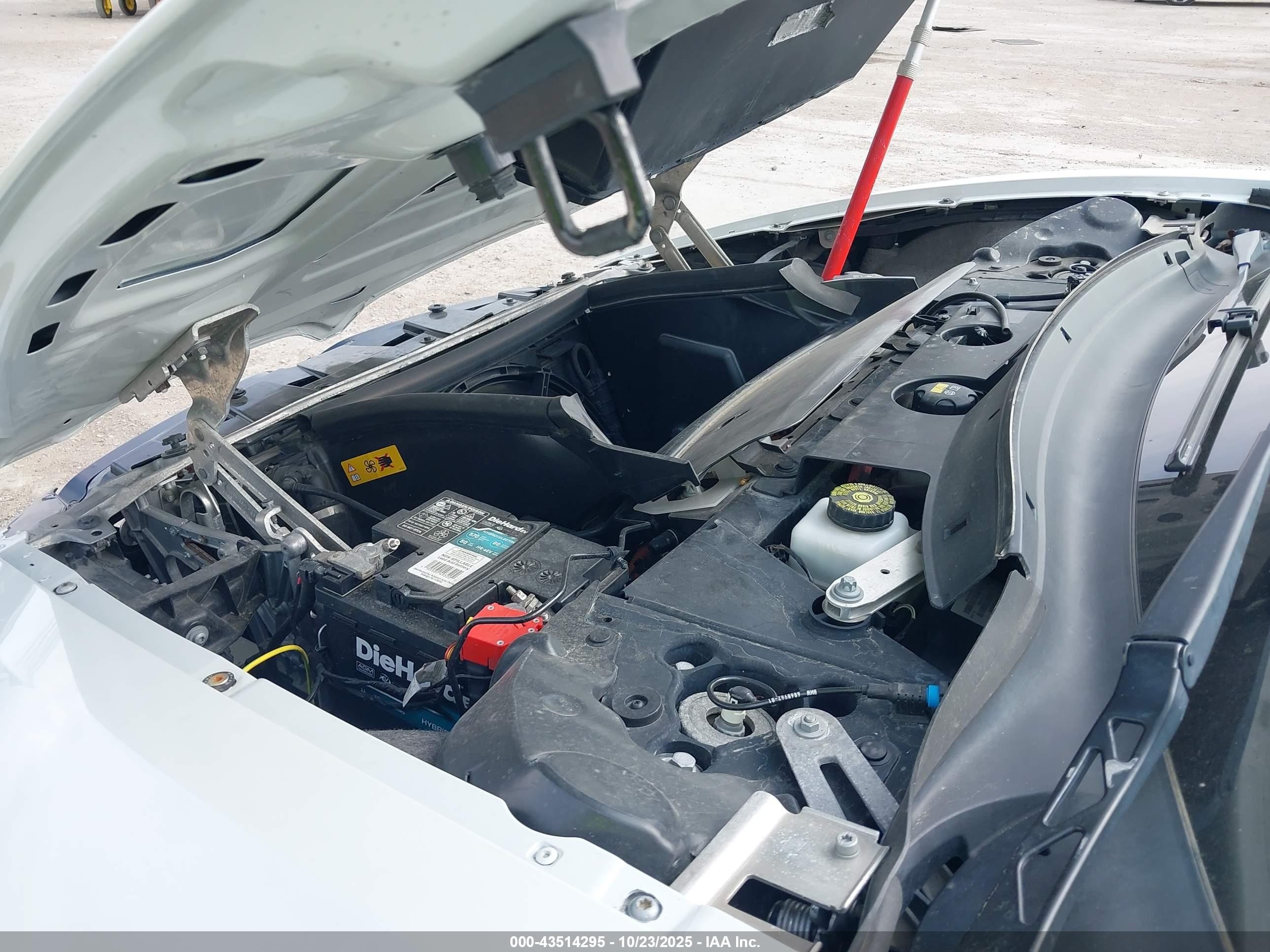 2014 Bmw I8   White vin: WBY2Z2C50EVX64800