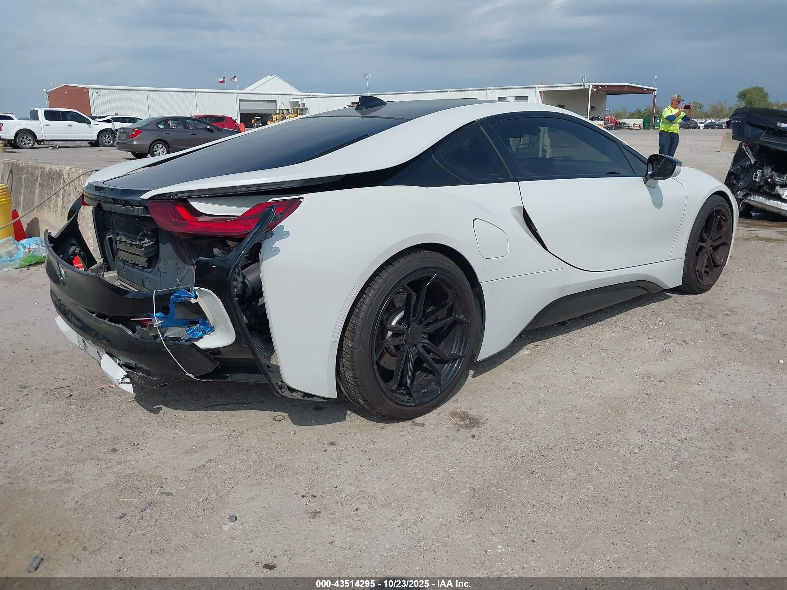 2014 Bmw I8   White vin: WBY2Z2C50EVX64800