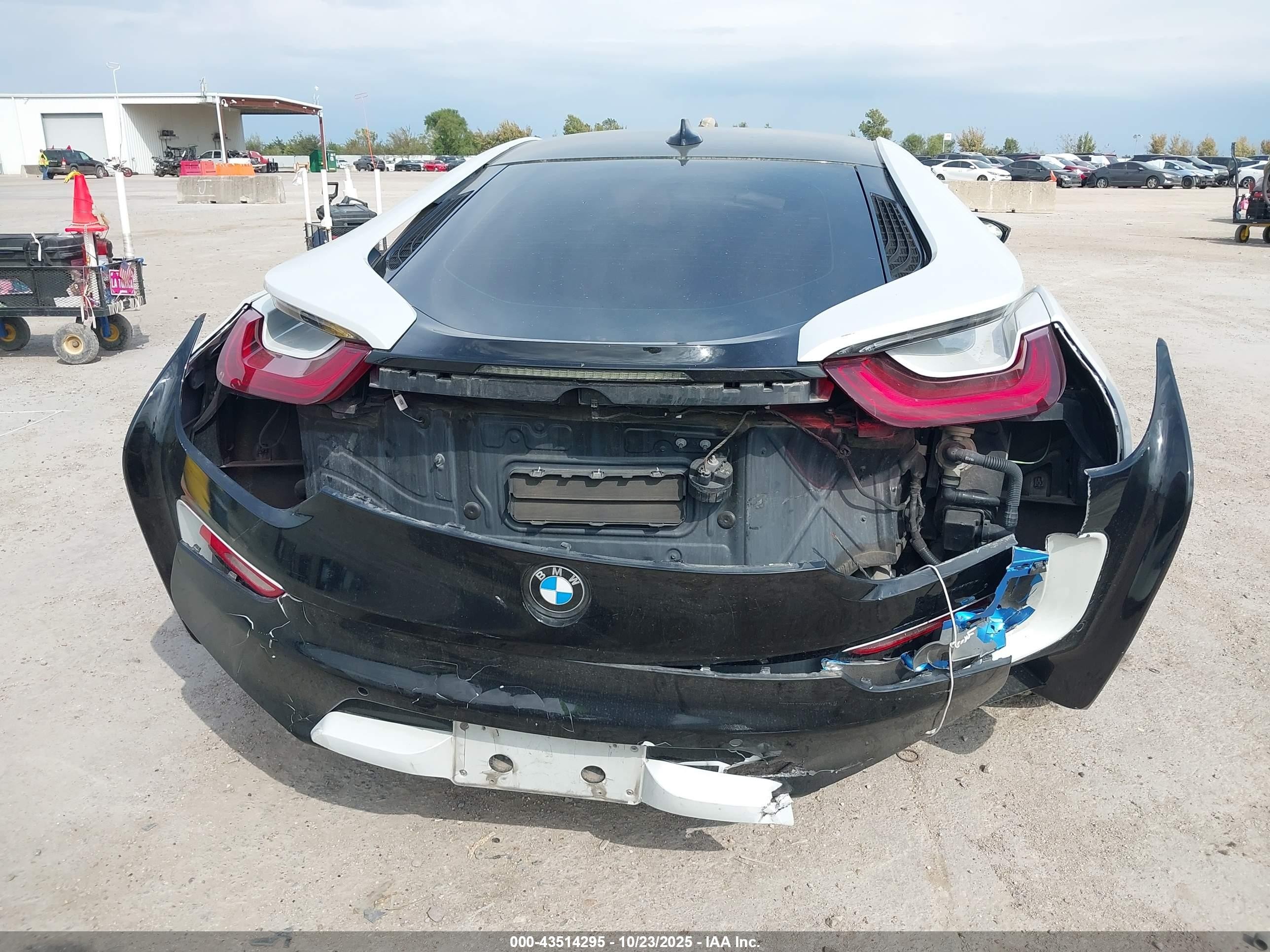2014 Bmw I8   White vin: WBY2Z2C50EVX64800