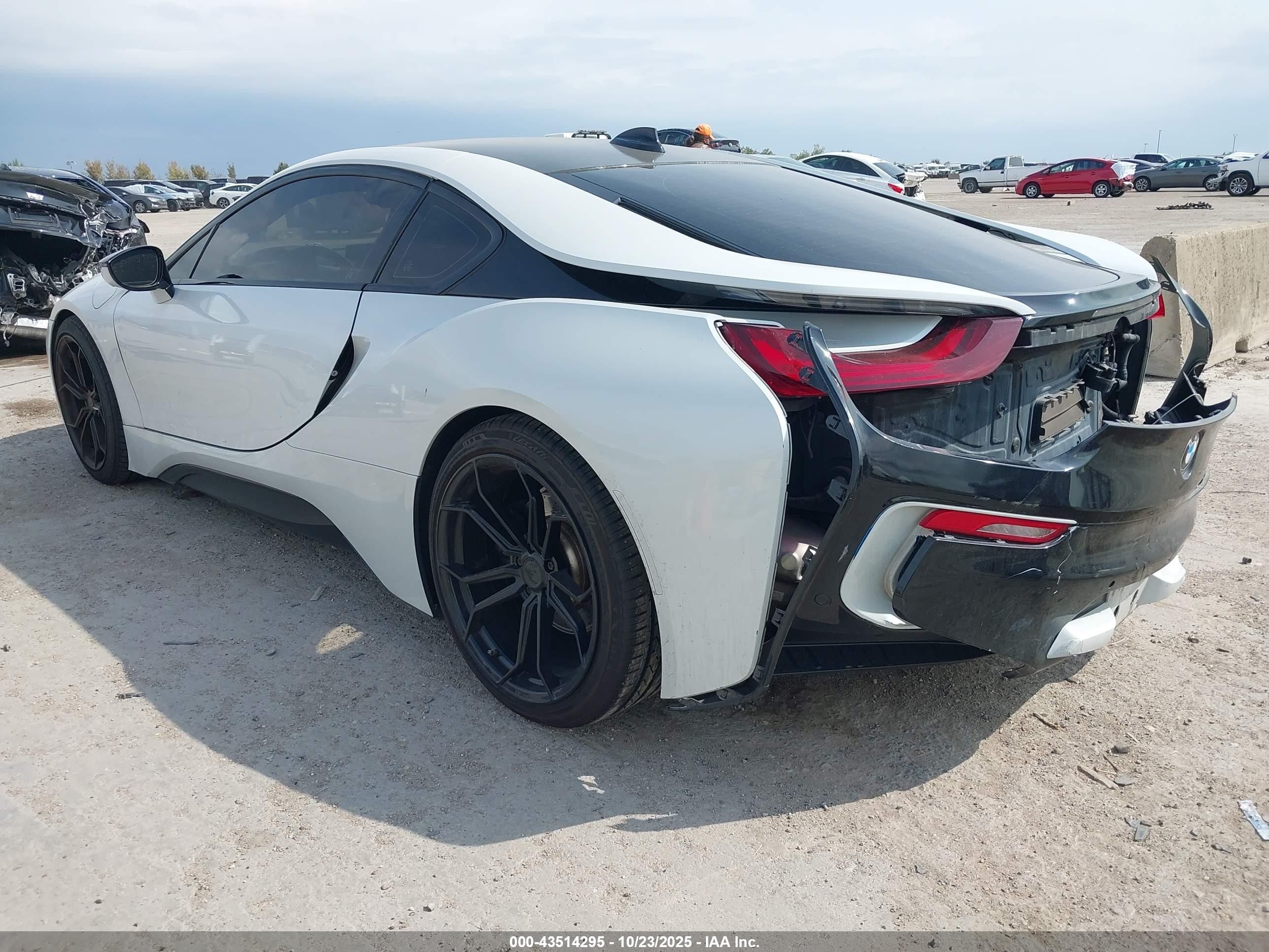 2014 Bmw I8   White vin: WBY2Z2C50EVX64800
