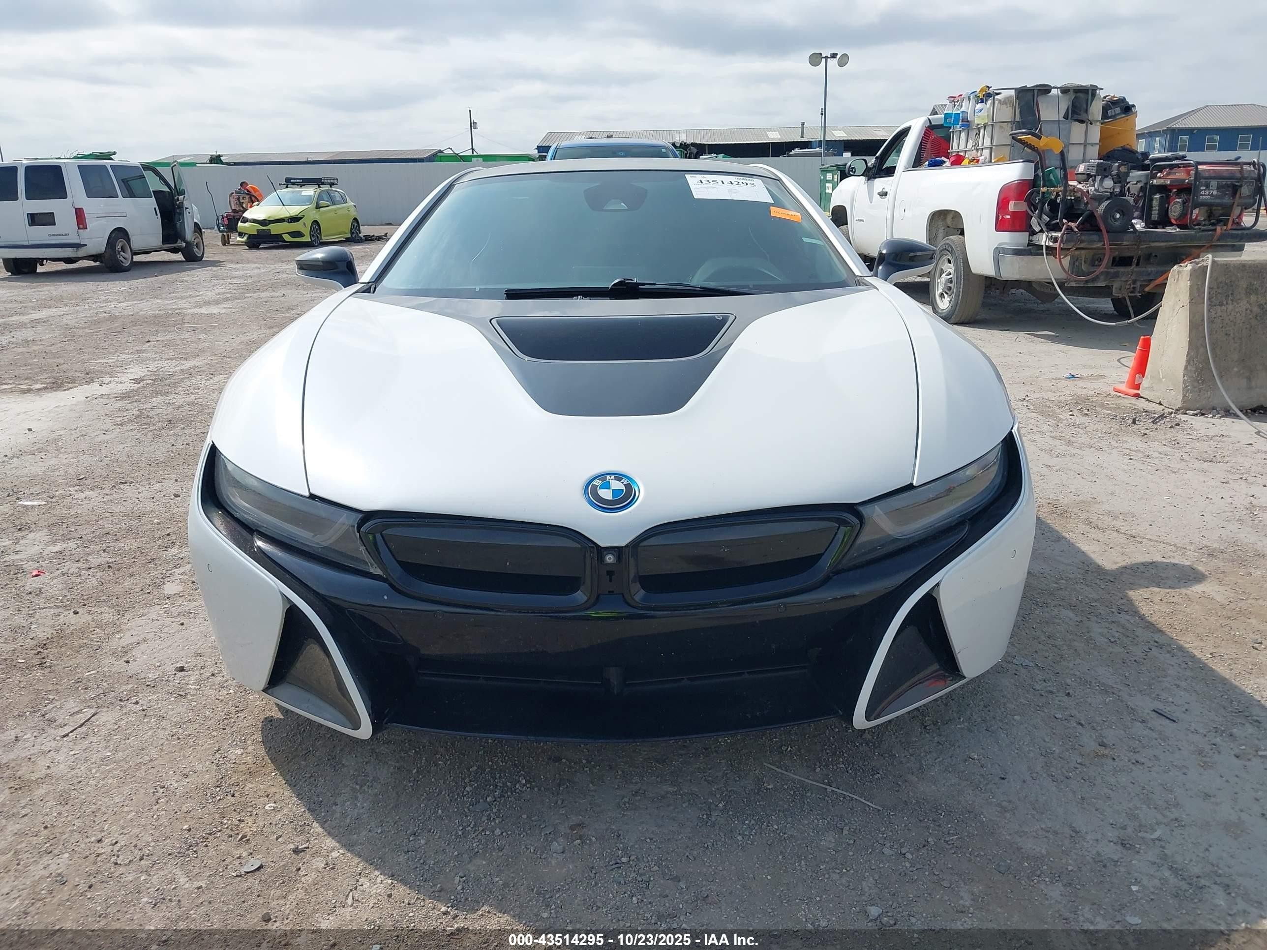 2014 Bmw I8   White vin: WBY2Z2C50EVX64800
