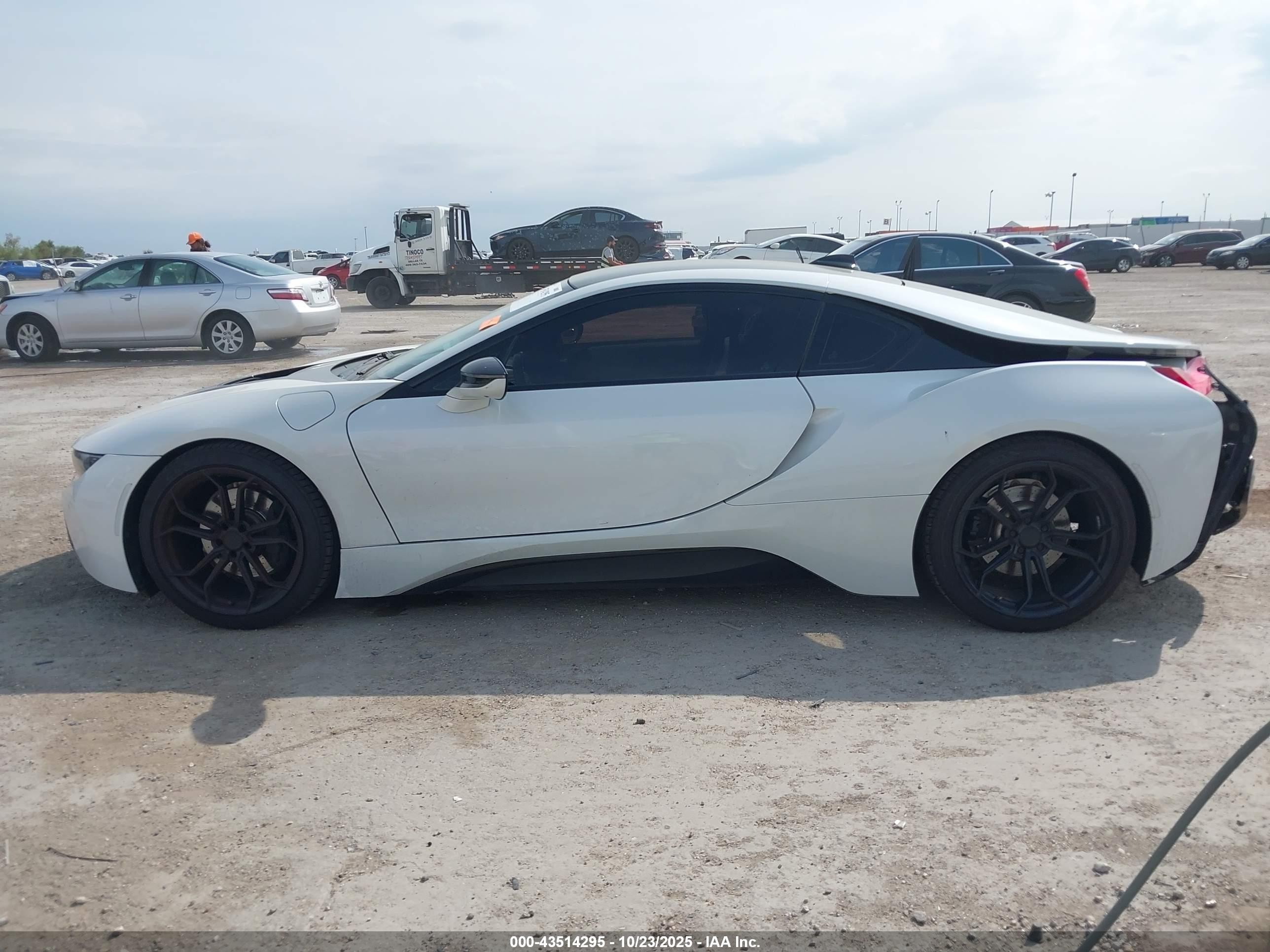 2014 Bmw I8   White vin: WBY2Z2C50EVX64800
