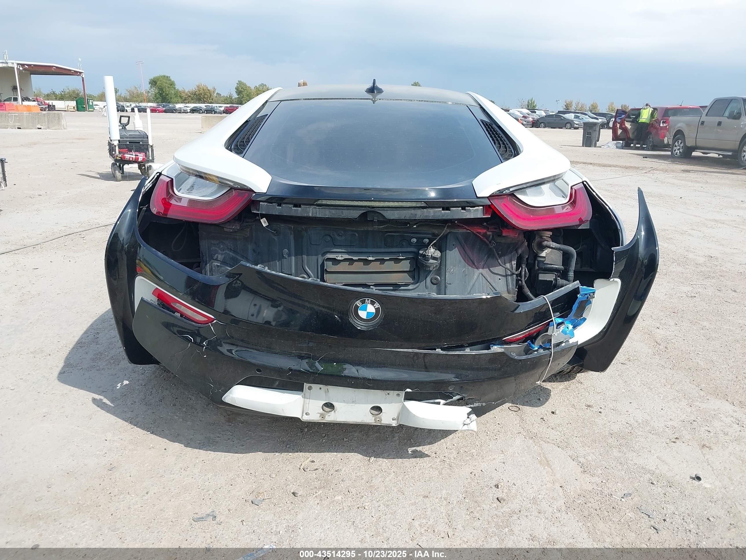 2014 Bmw I8   White vin: WBY2Z2C50EVX64800