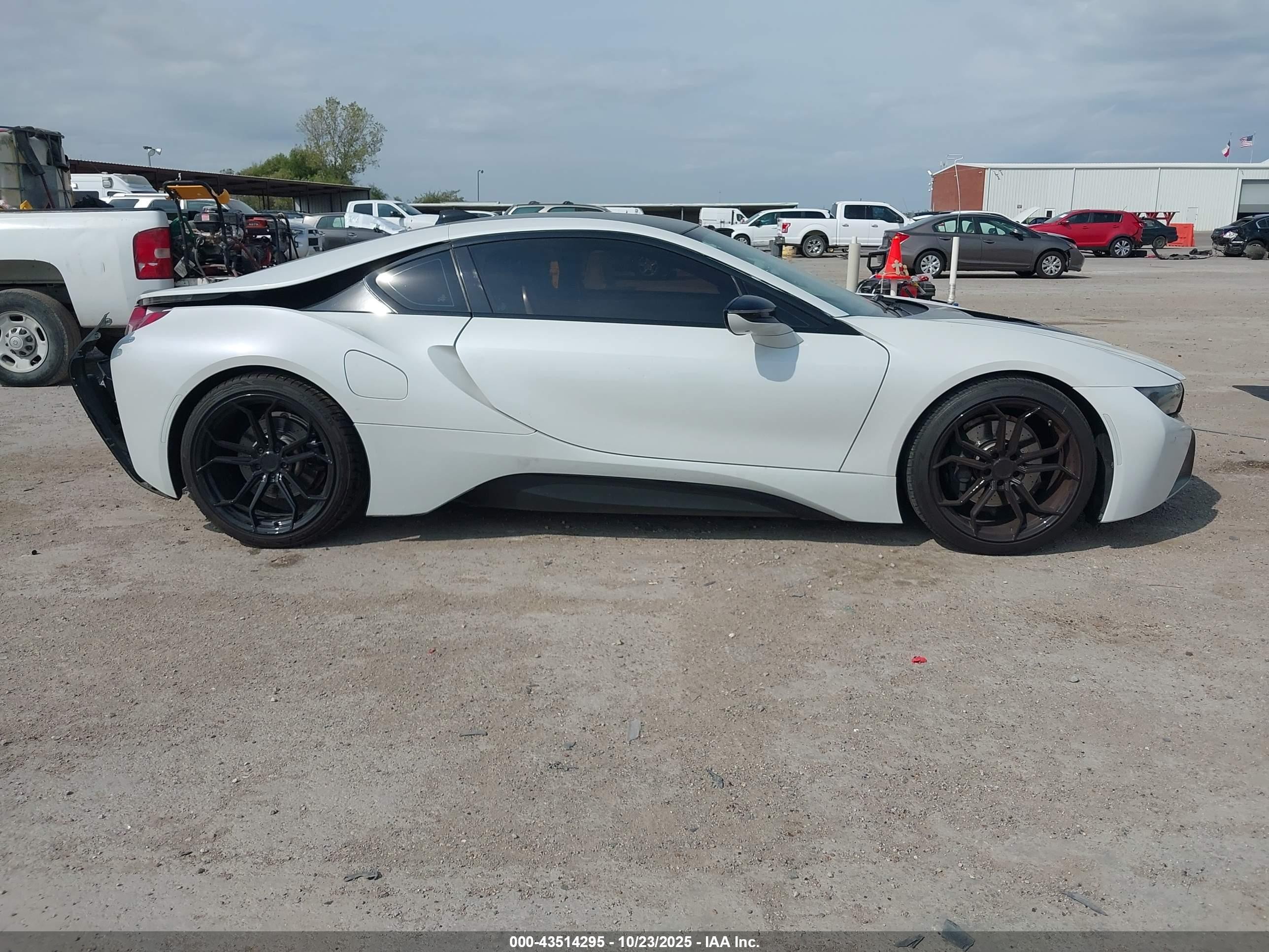 2014 Bmw I8   White vin: WBY2Z2C50EVX64800