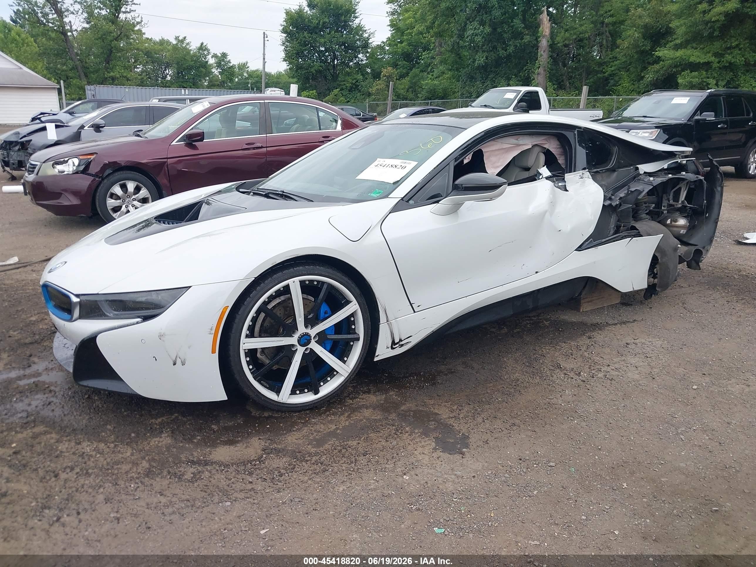 2015 Bmw I8   White vin: WBY2Z2C5XFV674202