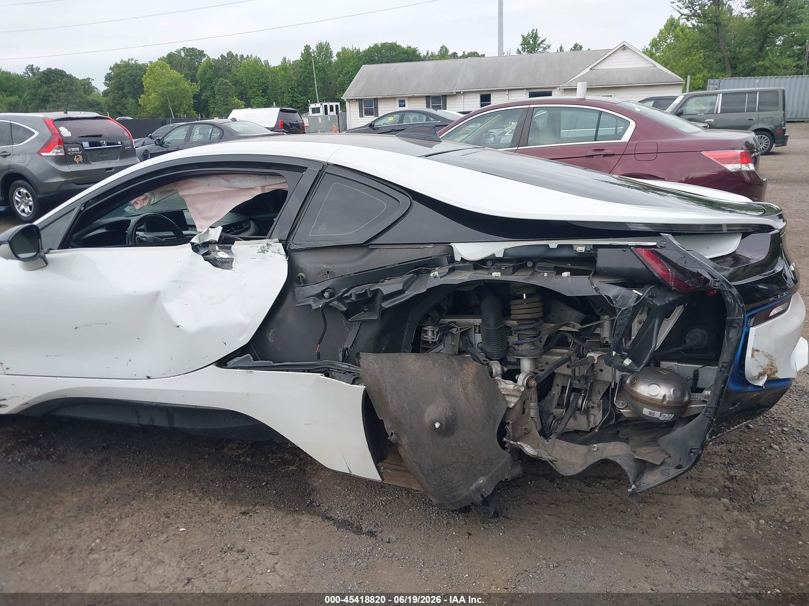 2015 Bmw I8   White vin: WBY2Z2C5XFV674202