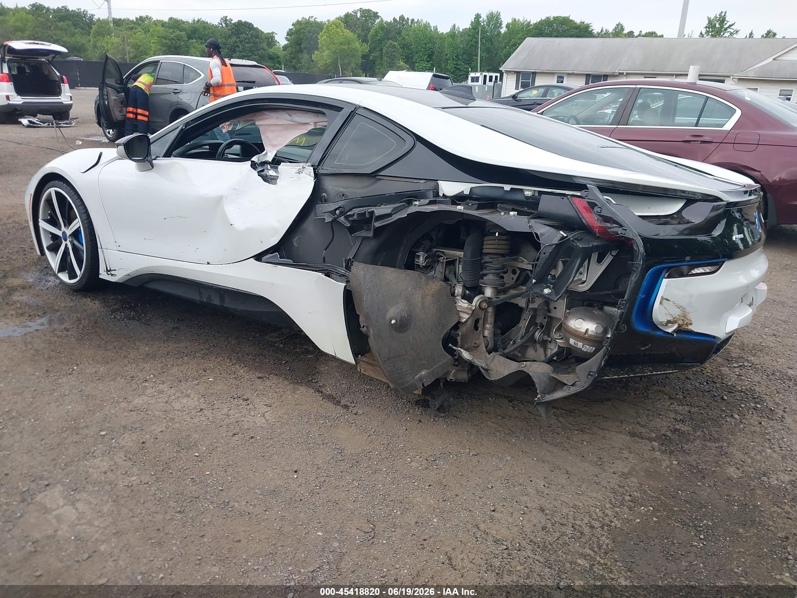 2015 Bmw I8   White vin: WBY2Z2C5XFV674202