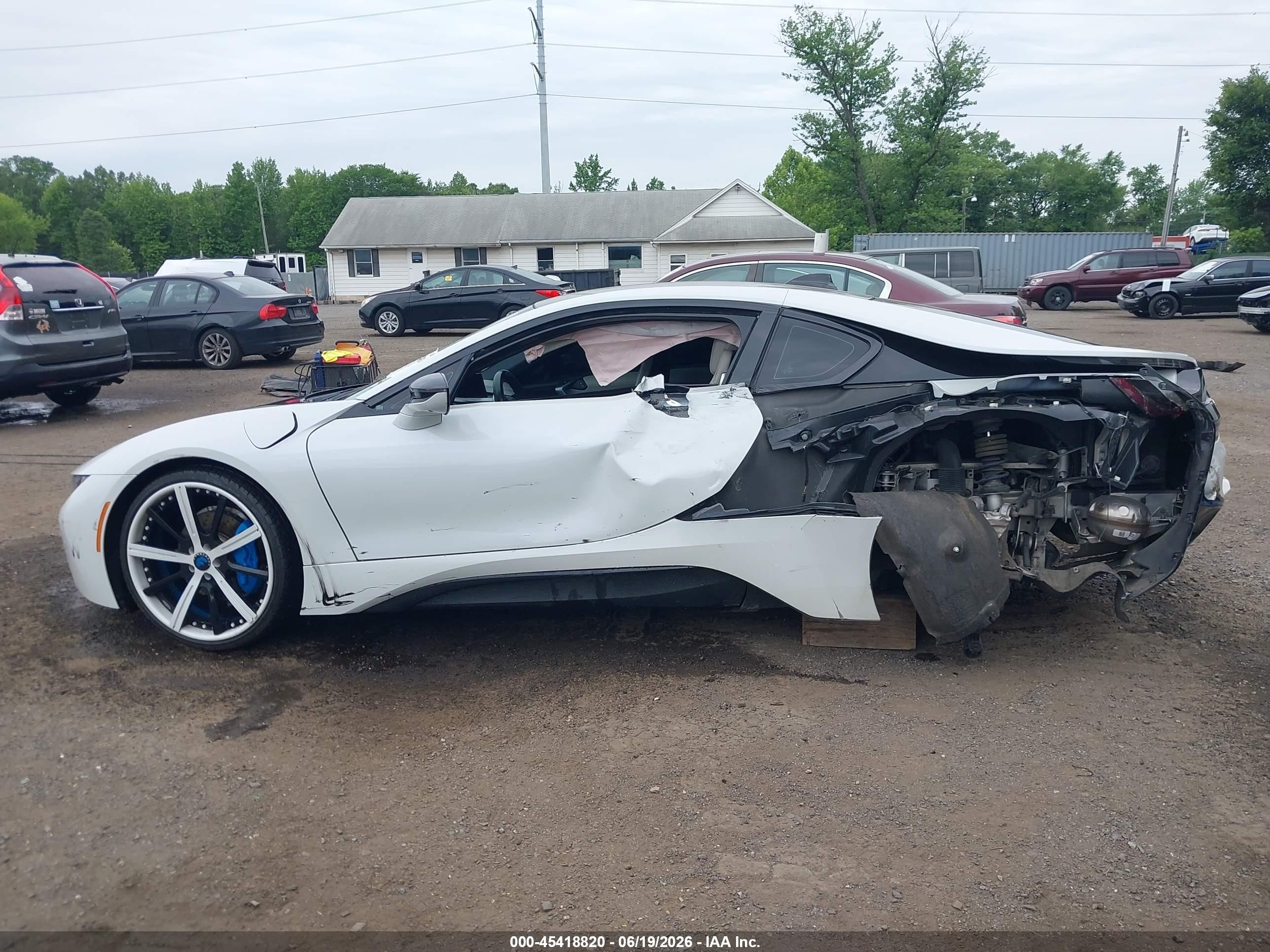 2015 Bmw I8   White vin: WBY2Z2C5XFV674202