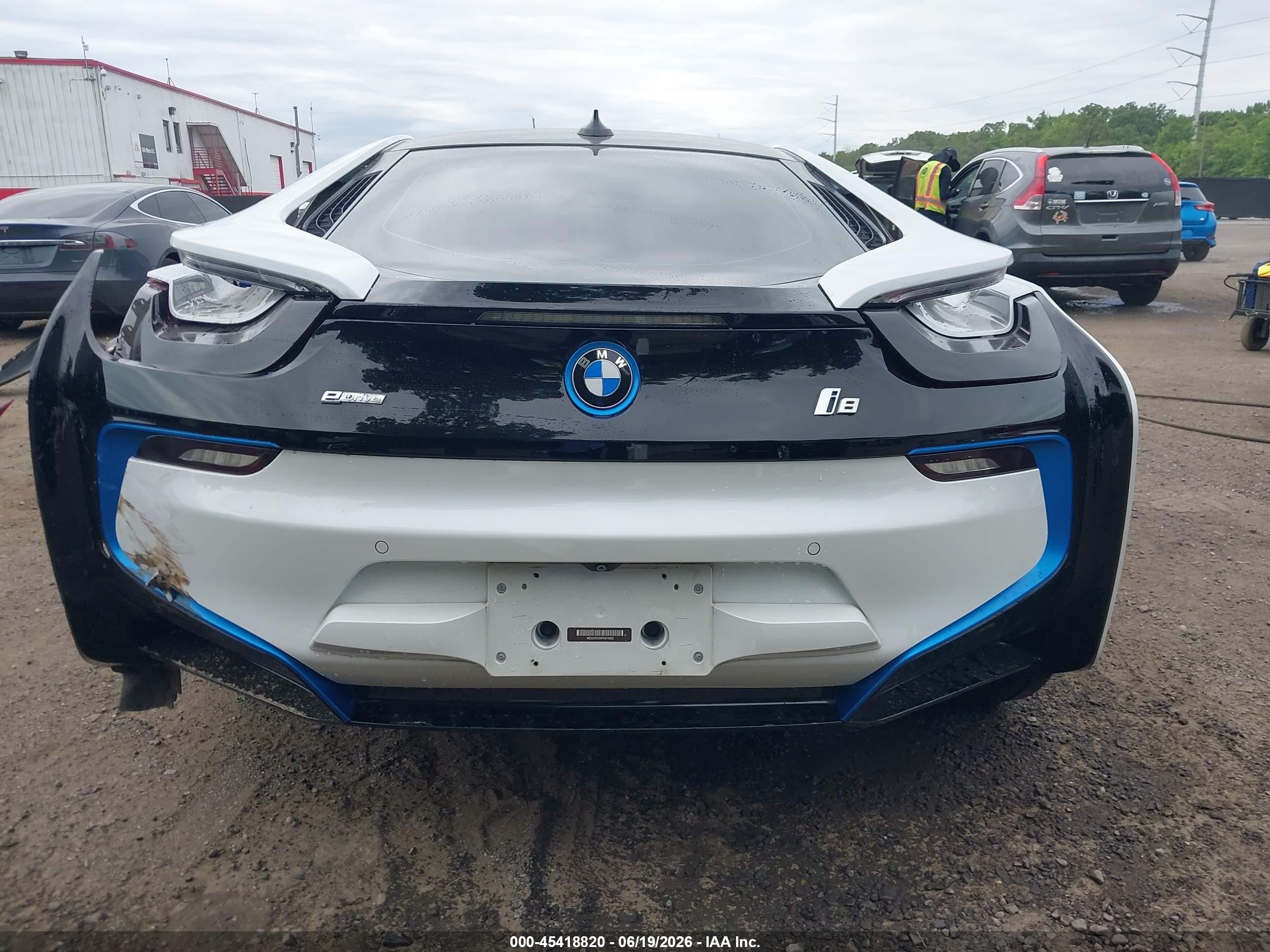 2015 Bmw I8   White vin: WBY2Z2C5XFV674202