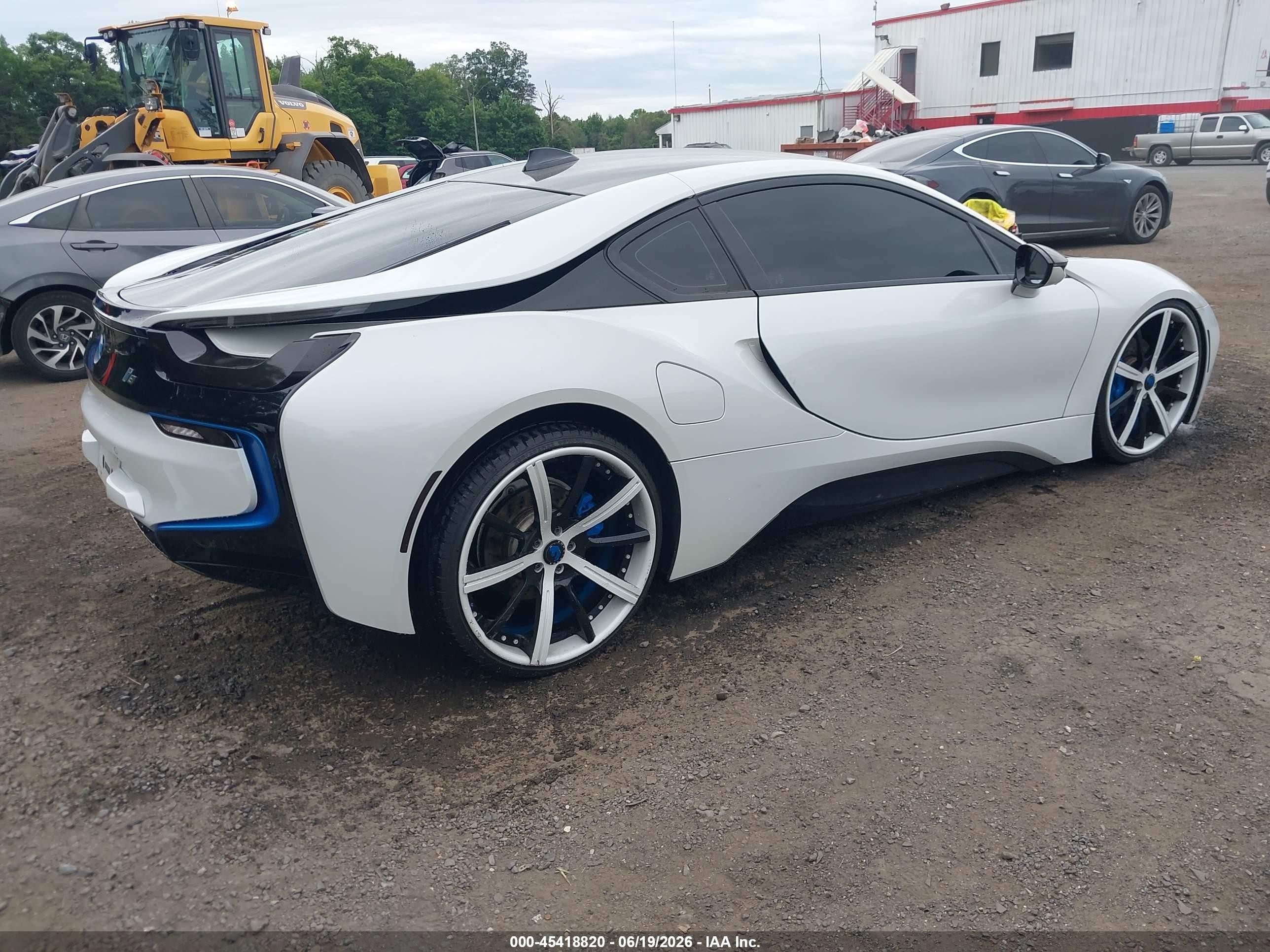 2015 Bmw I8   White vin: WBY2Z2C5XFV674202