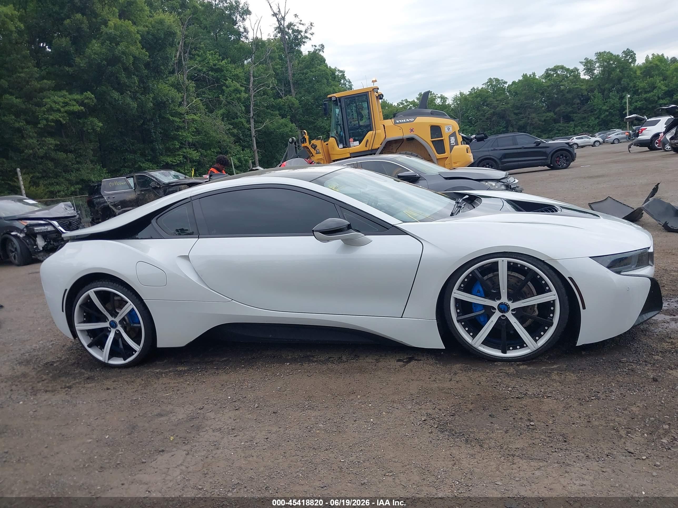 2015 Bmw I8   White vin: WBY2Z2C5XFV674202