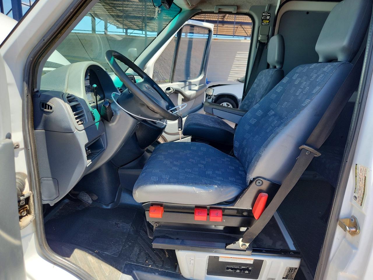 2006 Dodge Sprinter 2500 White vin: WD0PD644365934045