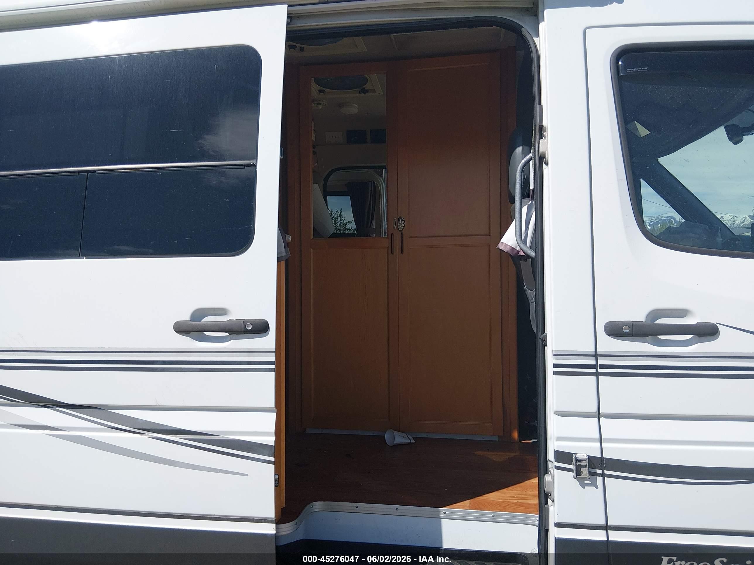 2006 Dodge Sprinter Van 2500 Shc Белый vin: WD0PD744465968095