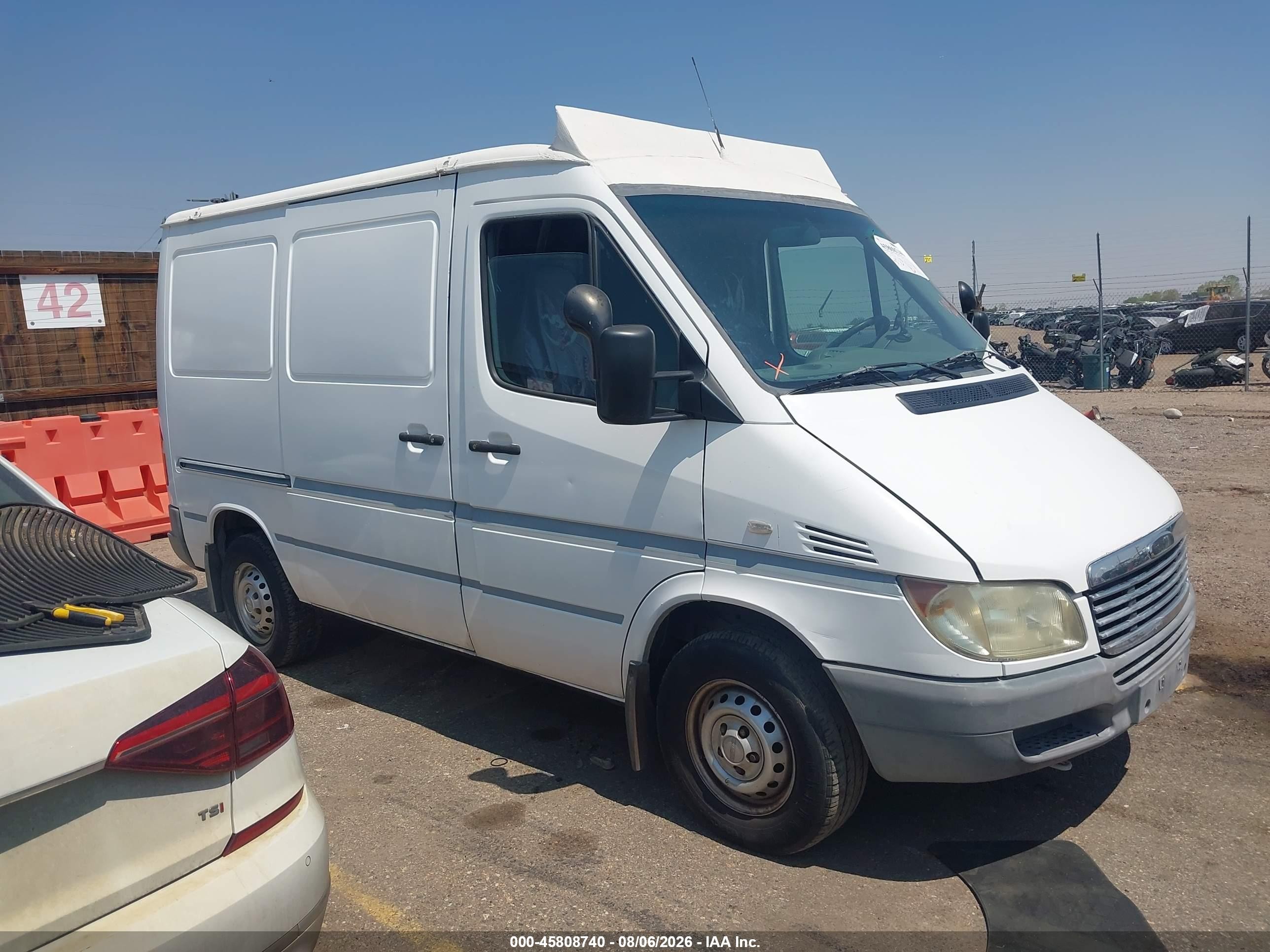 2004 Dodge Sprinter Van 2500   White vin: WD2PD144545643604