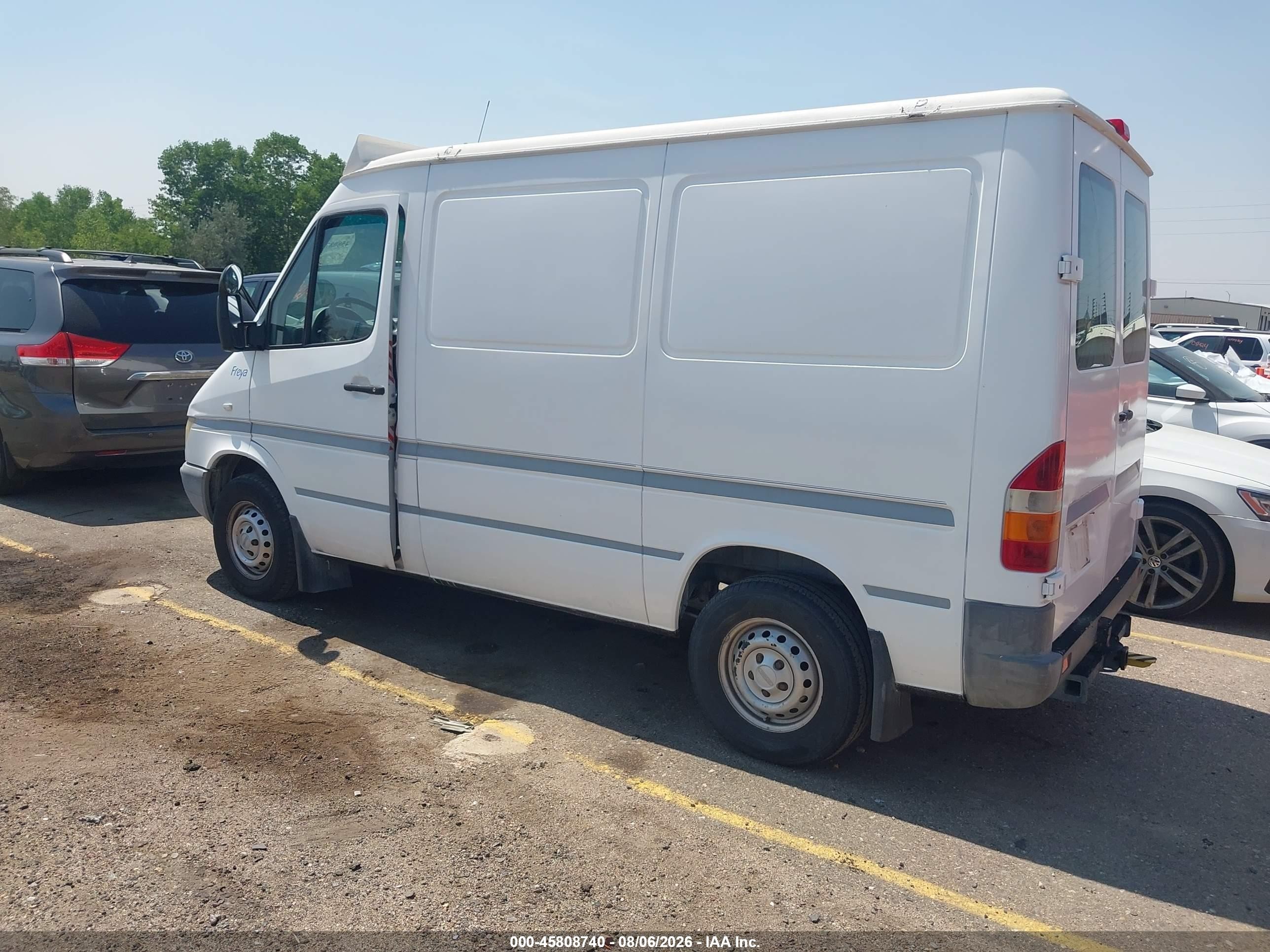 2004 Dodge Sprinter Van 2500   White vin: WD2PD144545643604