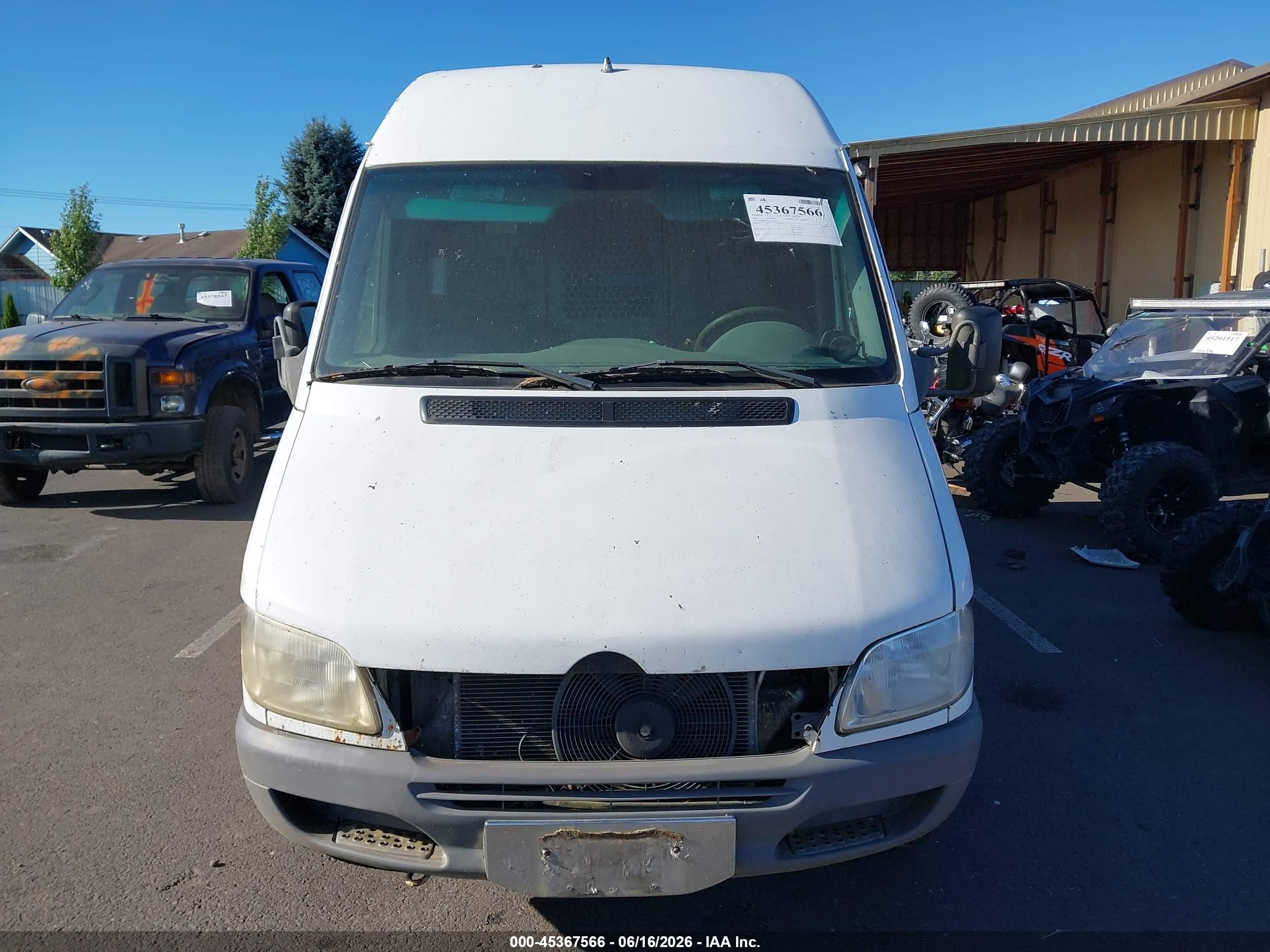 2004 Dodge Sprinter Van 3500   Белый vin: WD2PD443345586103