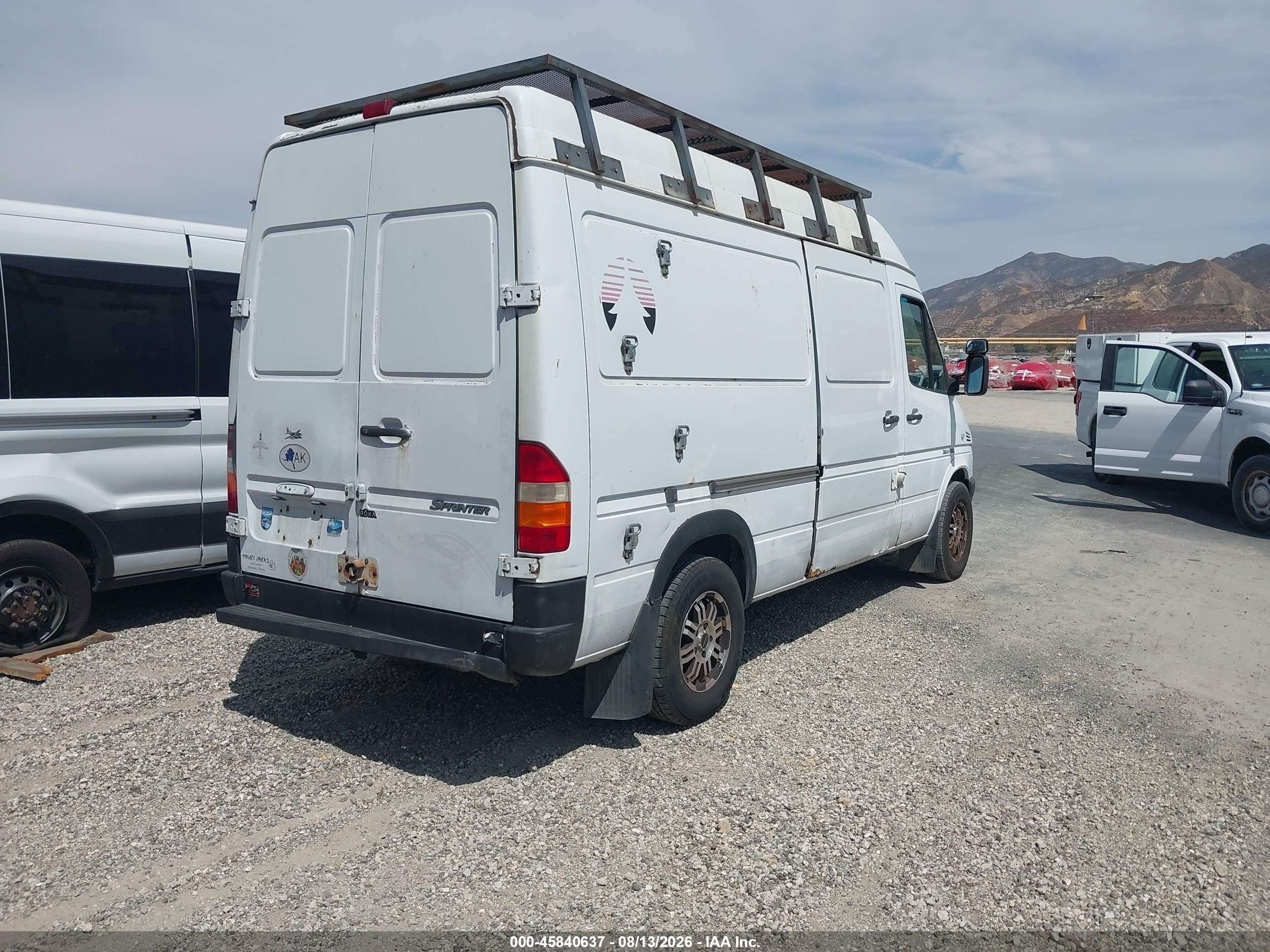 2004 Dodge Sprinter Van 2500 White vin: WD2PD644445655112