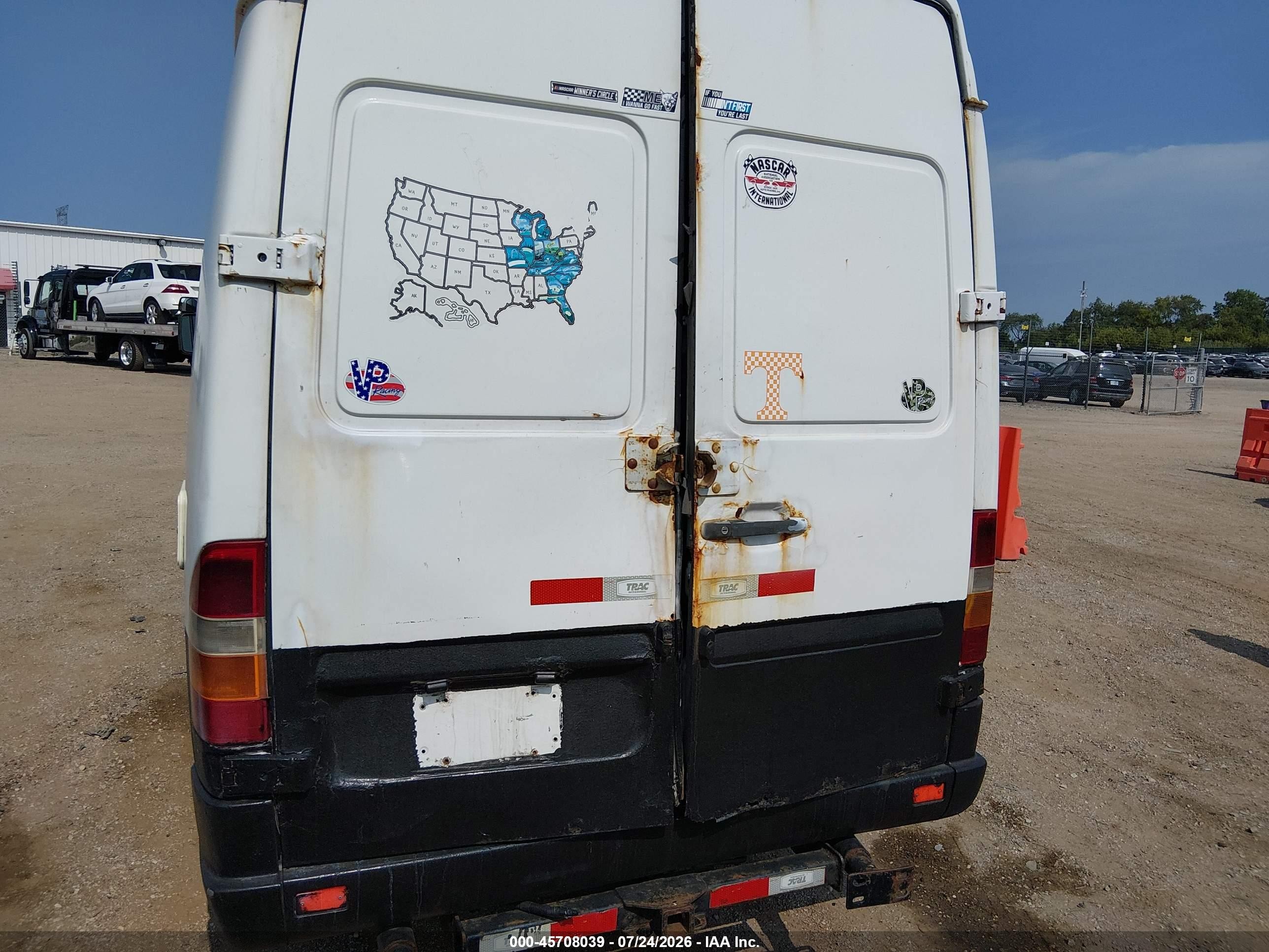 2004 Dodge Sprinter Van 2500 High Roof White vin: WD2PD744945685132