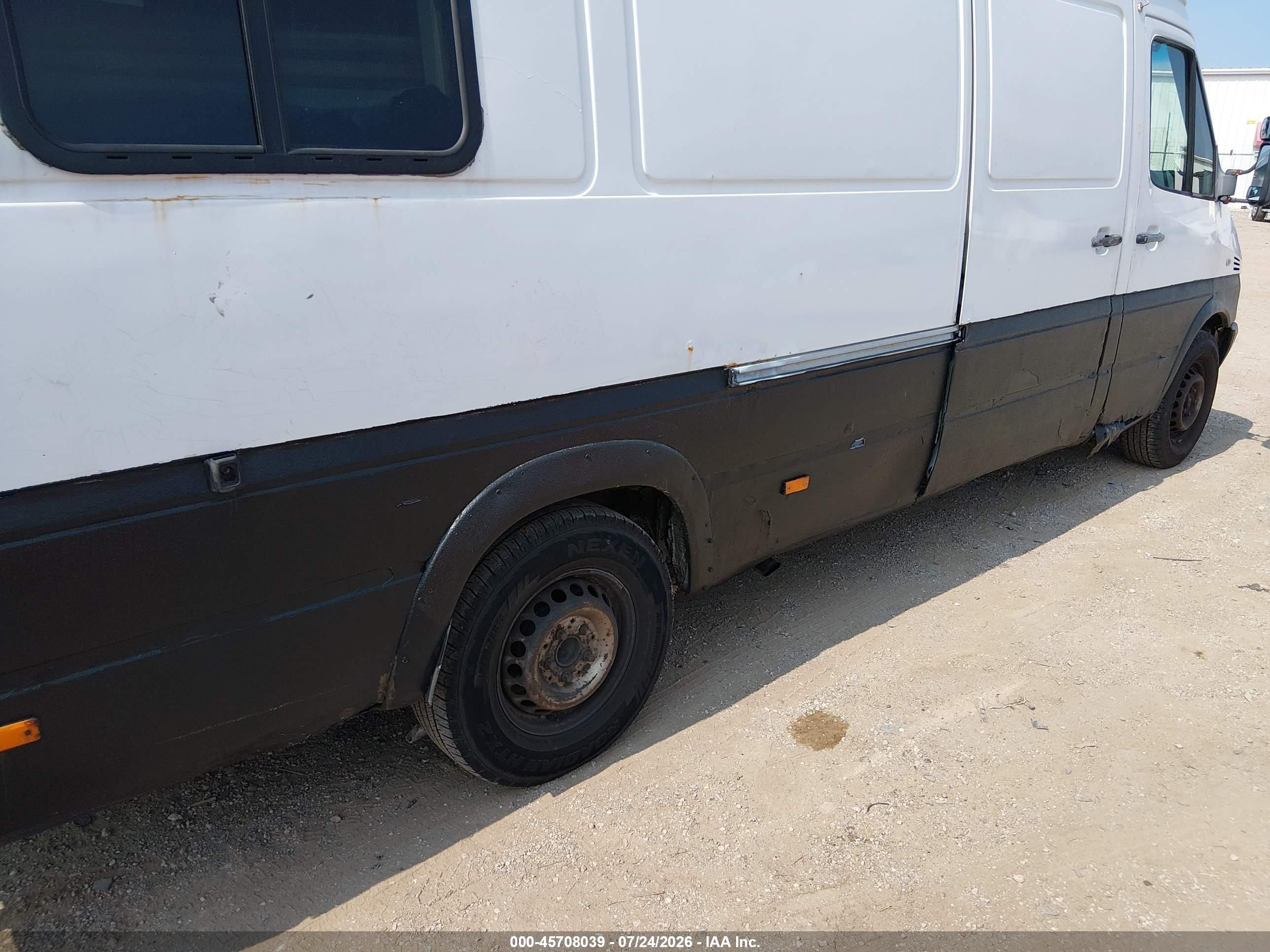 2004 Dodge Sprinter Van 2500 High Roof White vin: WD2PD744945685132