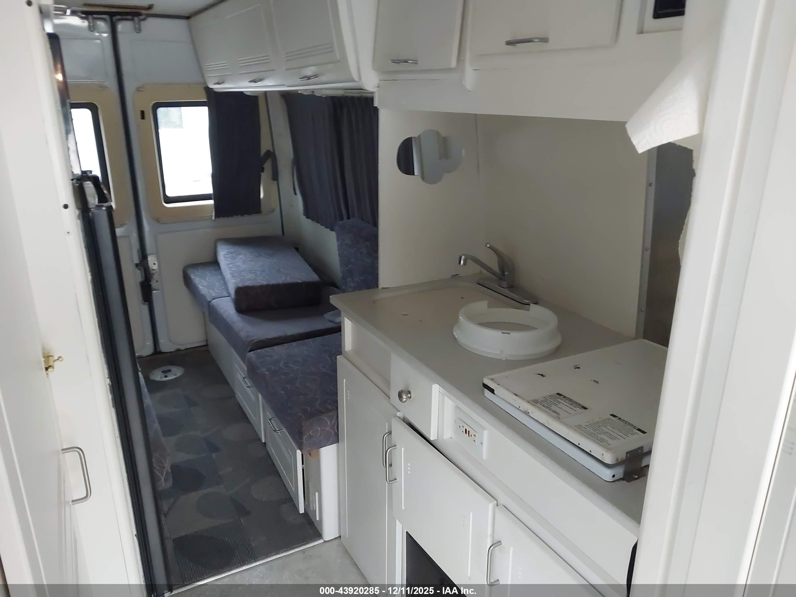 2002 Freightliner Sprinter 2500 White vin: WD2YD341525331513