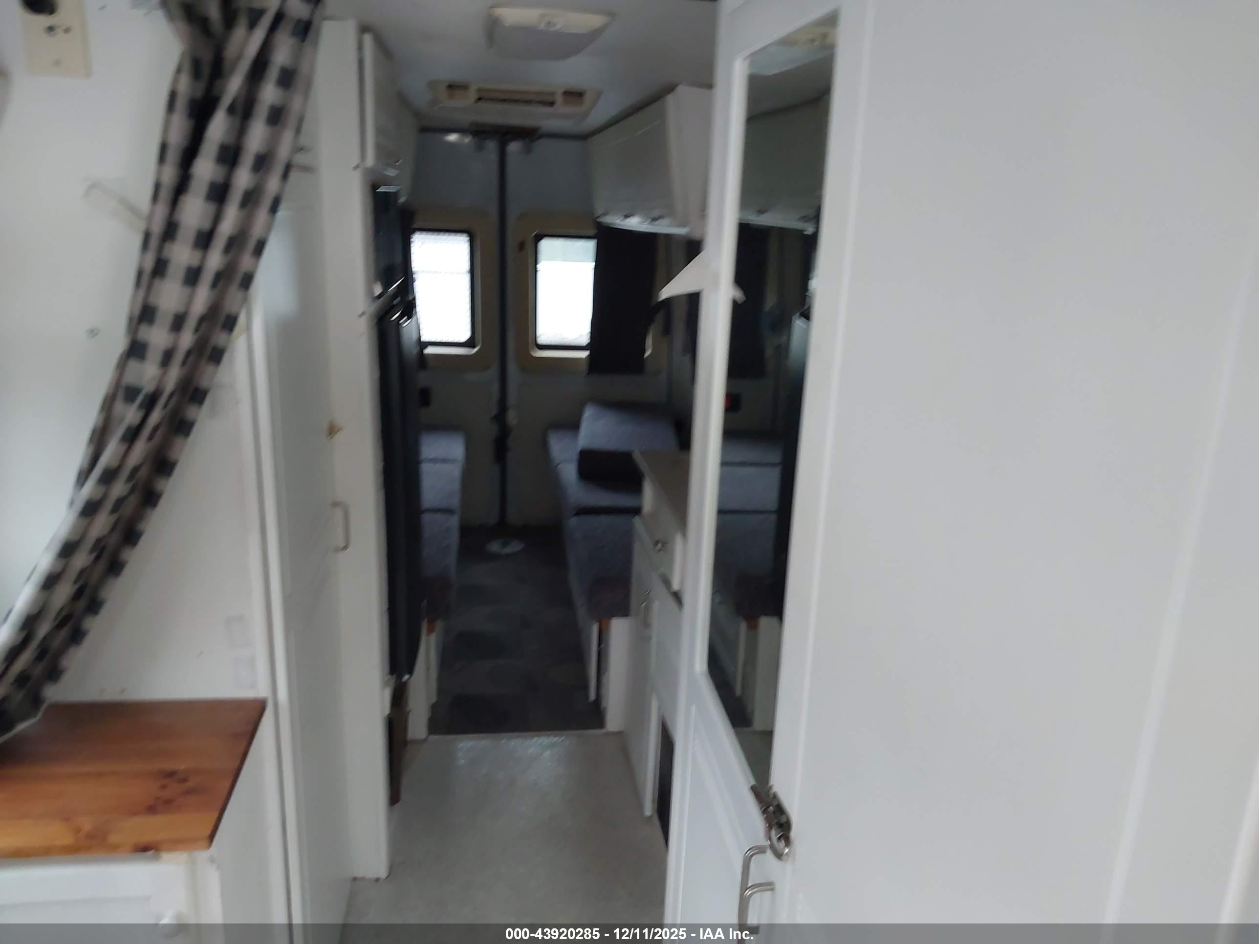 2002 Freightliner Sprinter 2500 White vin: WD2YD341525331513