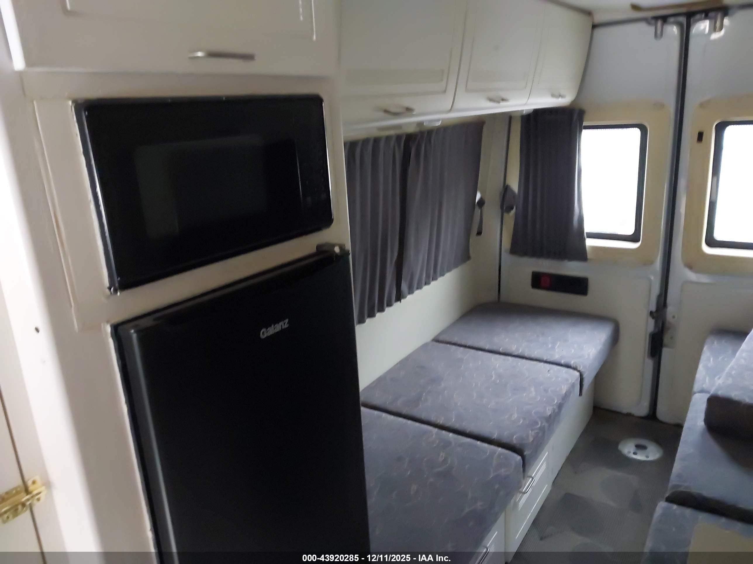 2002 Freightliner Sprinter 2500 White vin: WD2YD341525331513