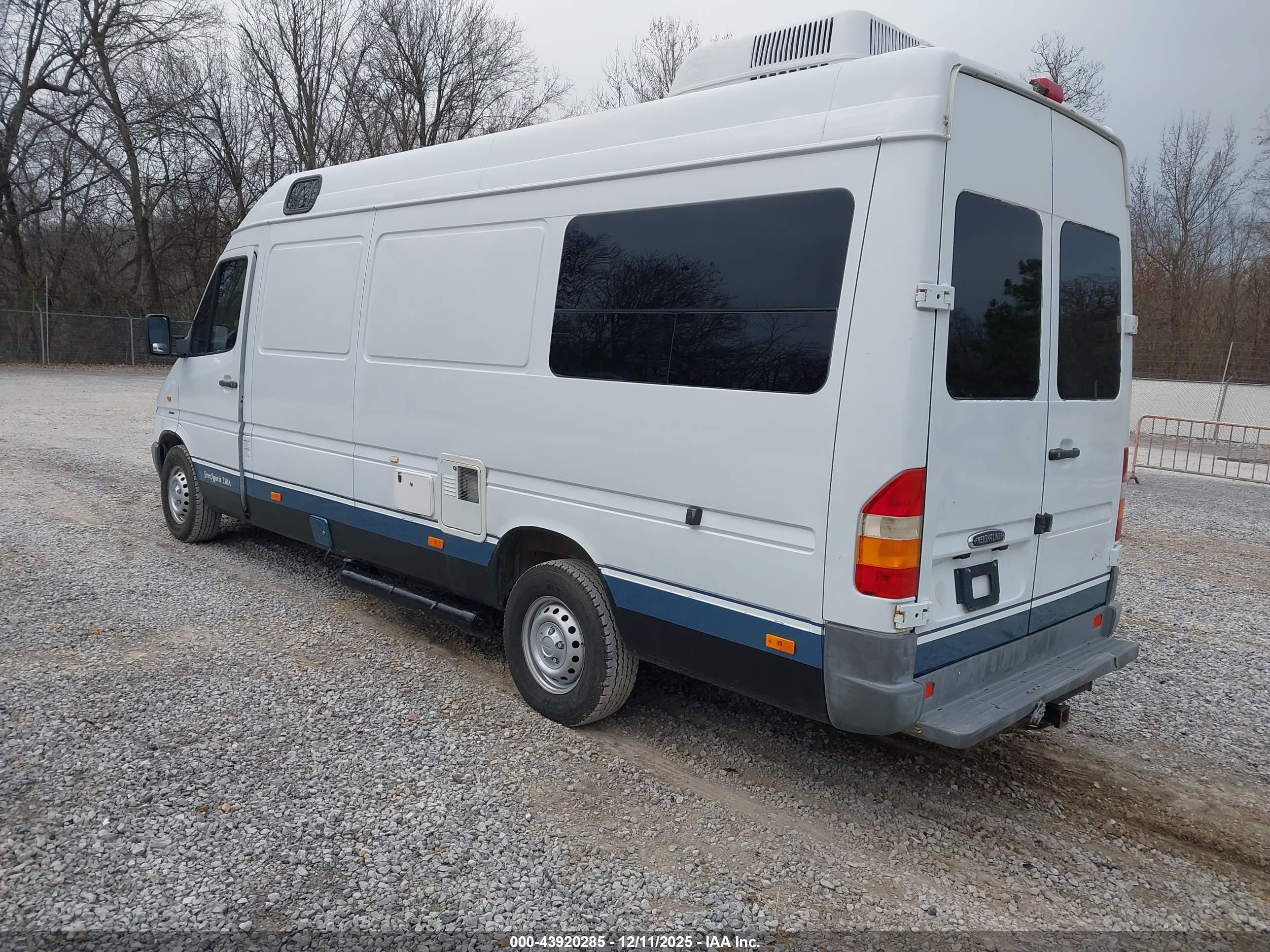 2002 Freightliner Sprinter 2500 White vin: WD2YD341525331513