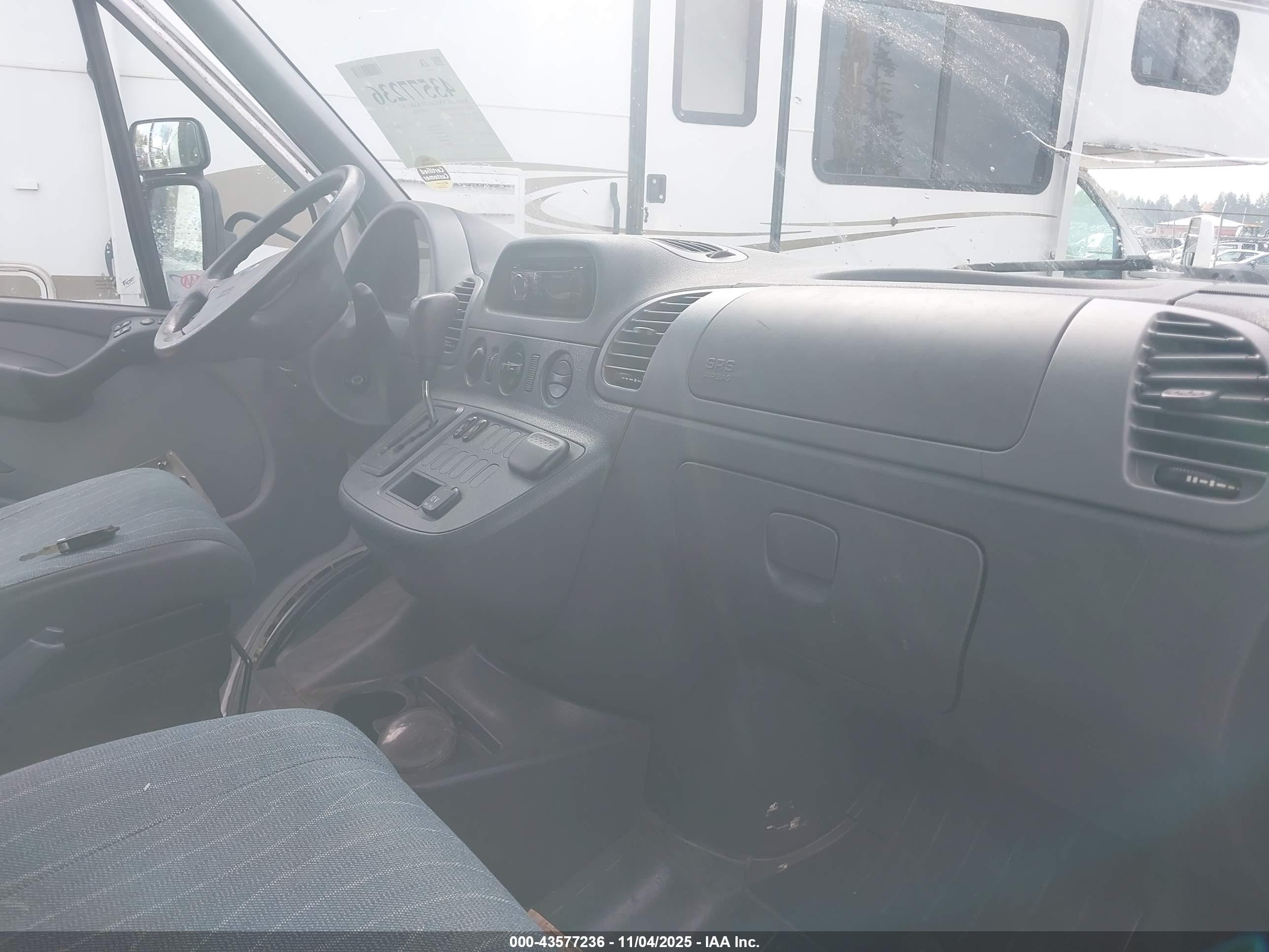 2002 Freightliner Sprinter 2500 White vin: WD2YD341525342284