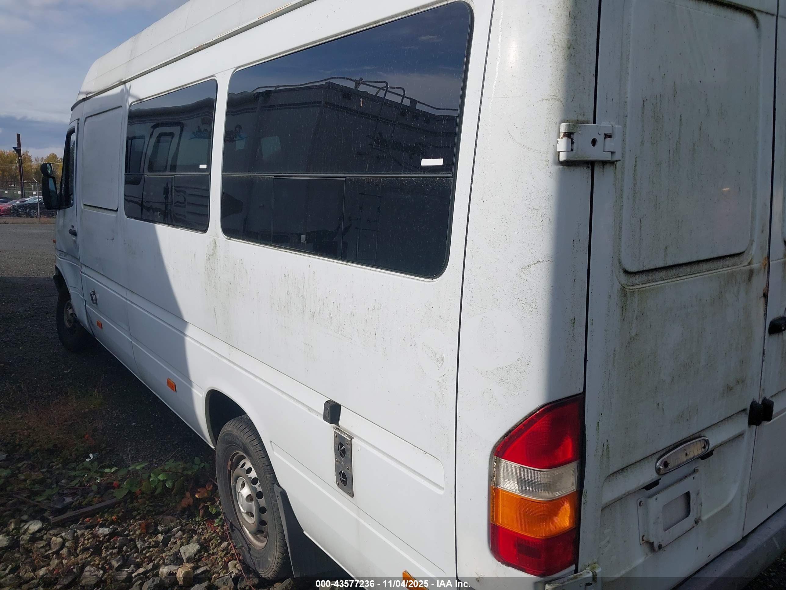 2002 Freightliner Sprinter 2500 White vin: WD2YD341525342284