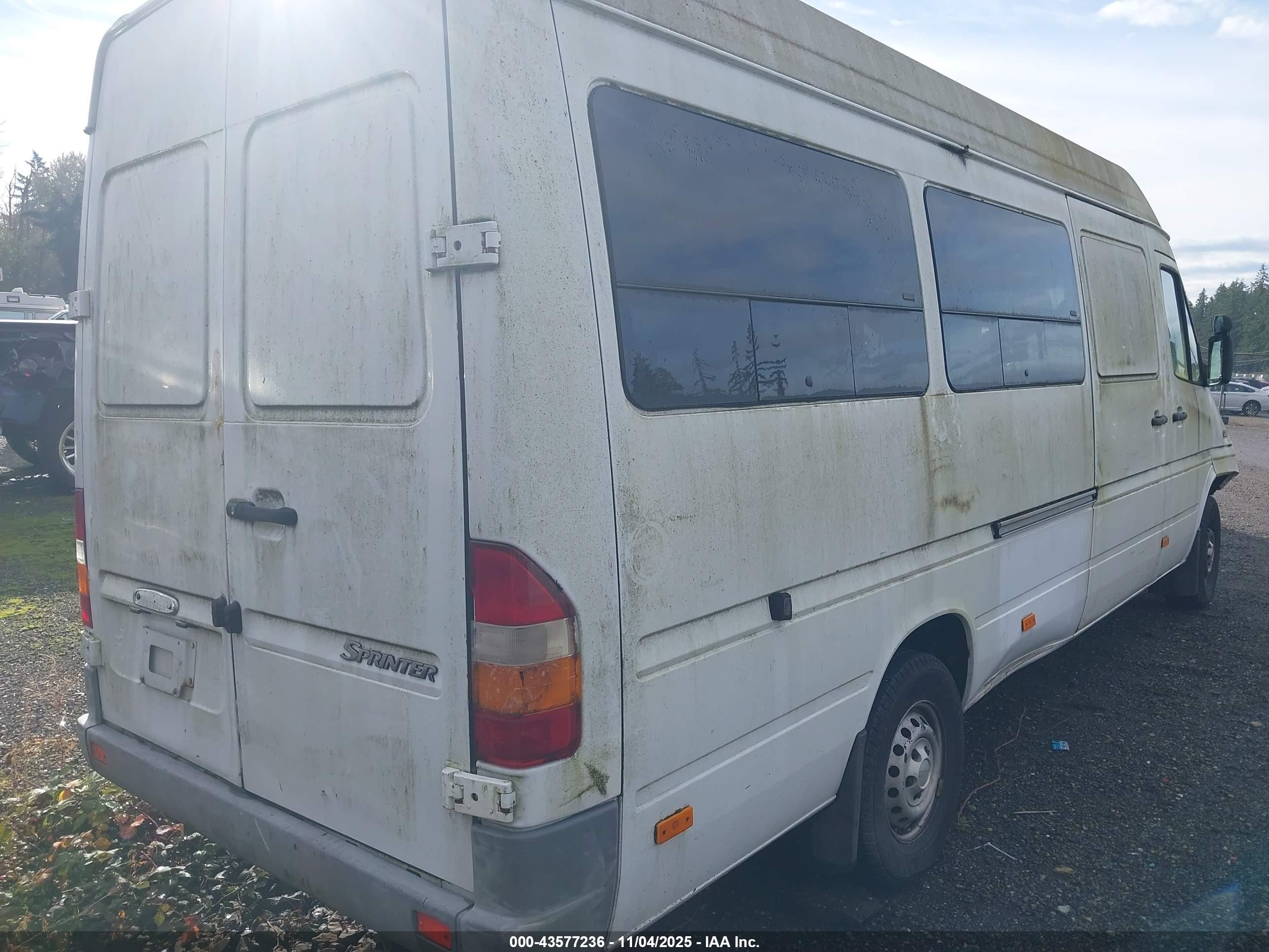 2002 Freightliner Sprinter 2500 White vin: WD2YD341525342284