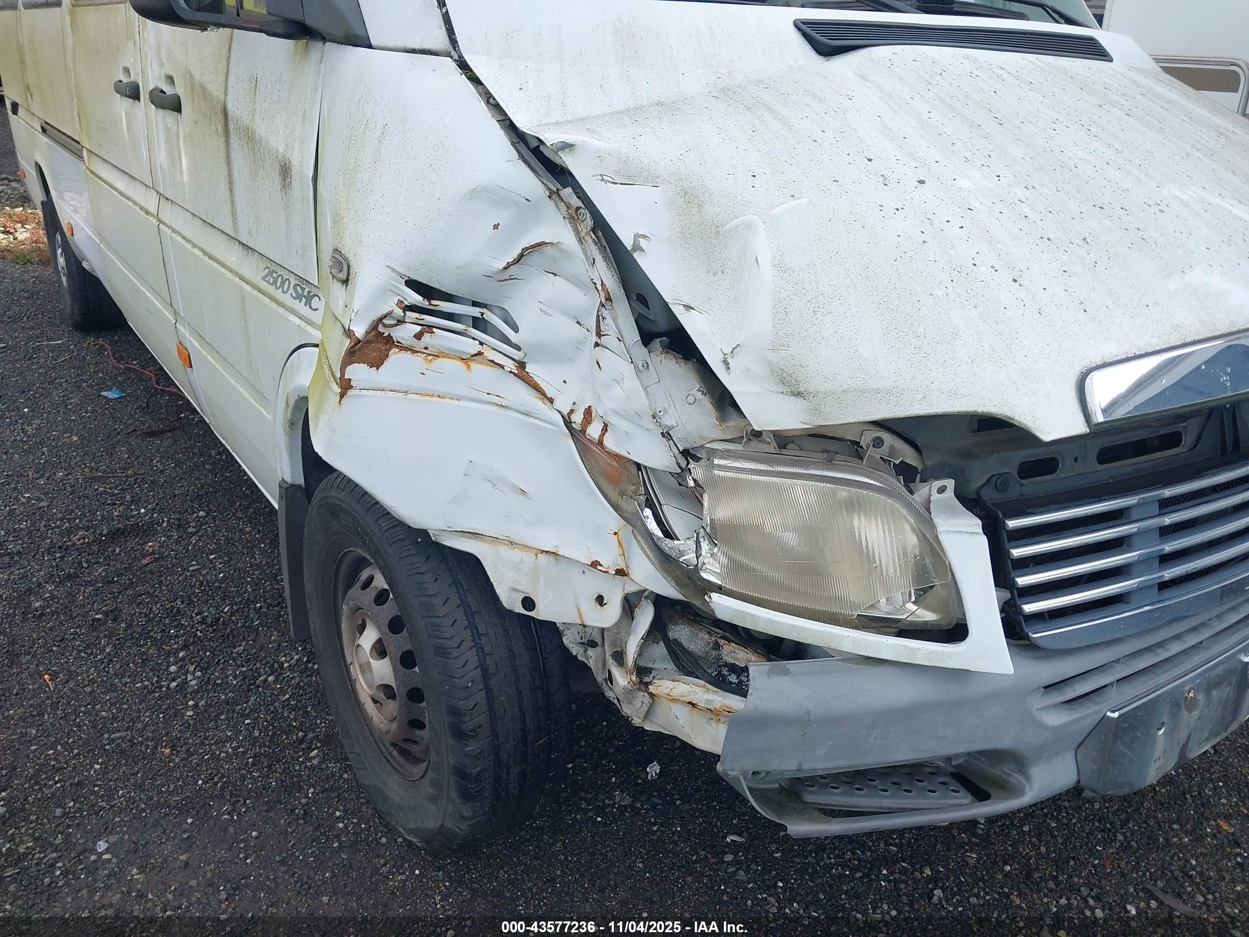 2002 Freightliner Sprinter 2500 White vin: WD2YD341525342284