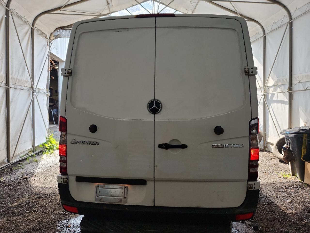 2013 Mercedes-benz Sprinter 2500 White vin: WD3BE7CC2D5734795 Damage: Right Rear Cargo Door, Dent(S) W/ Paint Dmg, 3 To 4 Inches