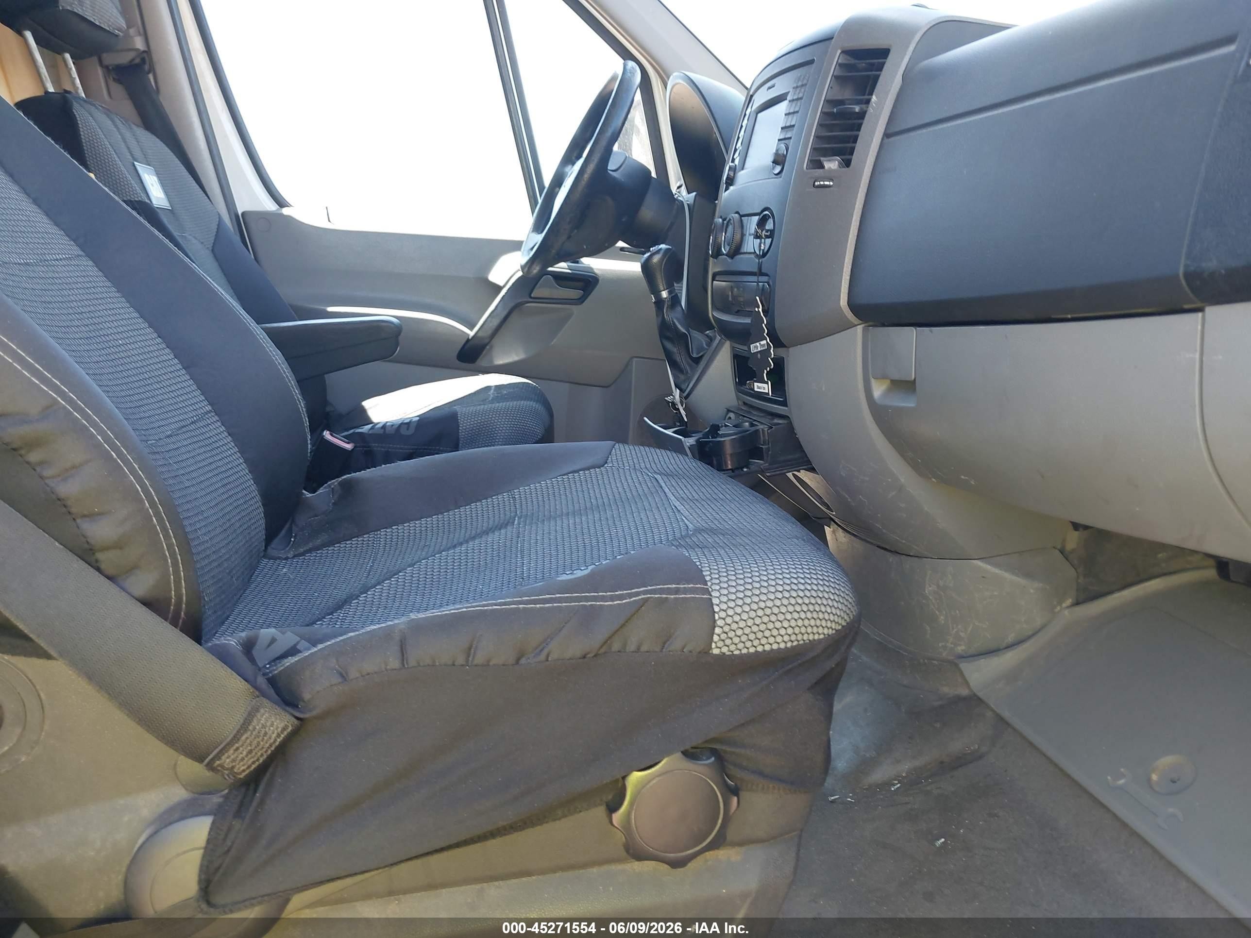 2014 Mercedes-benz Sprinter 2500 Normal Roof White vin: WD3PE7CC0E5826074