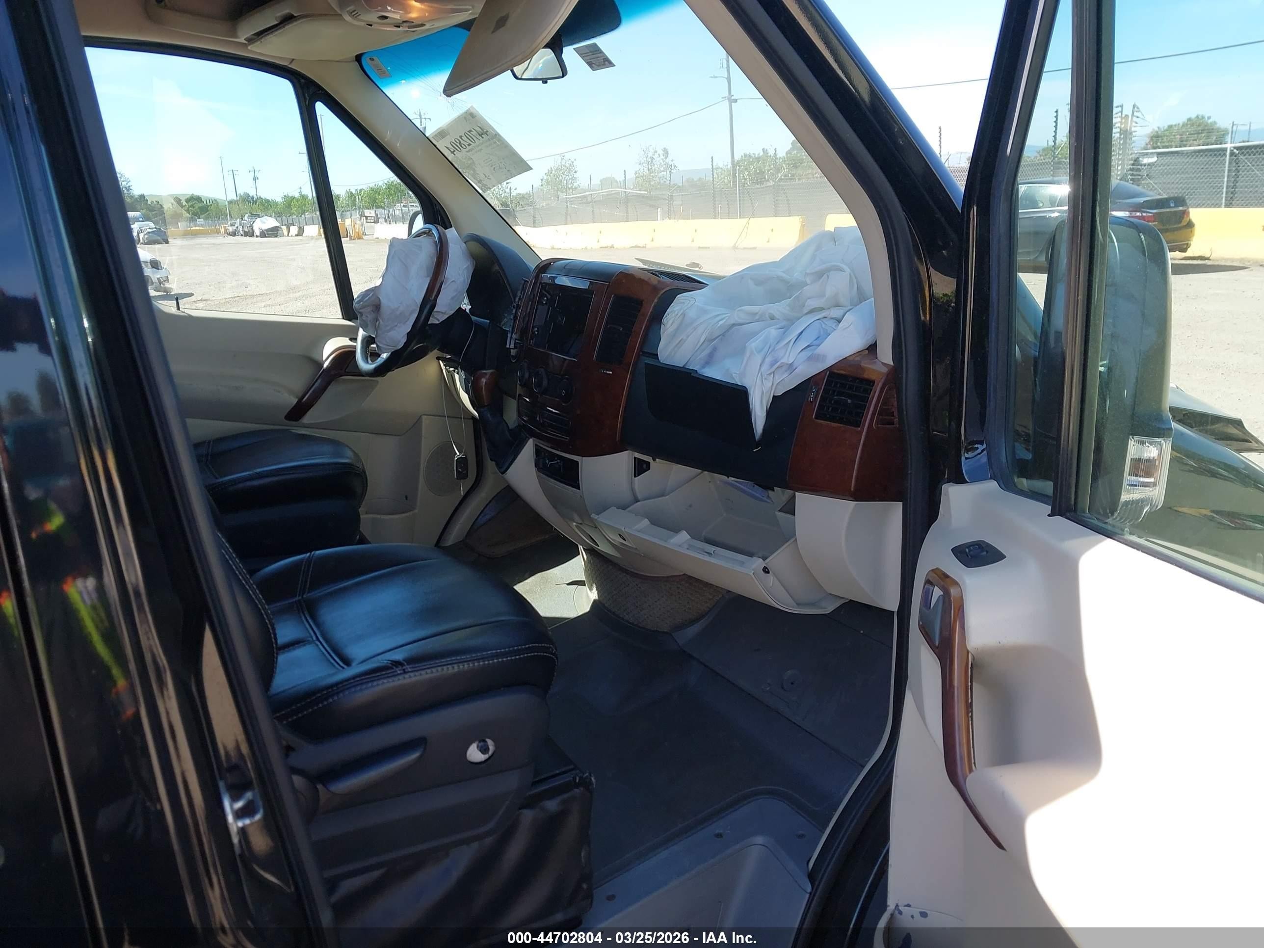 2010 Mercedes-benz Sprinter Van 2500   Black vin: WD3PE7CC1A5462497