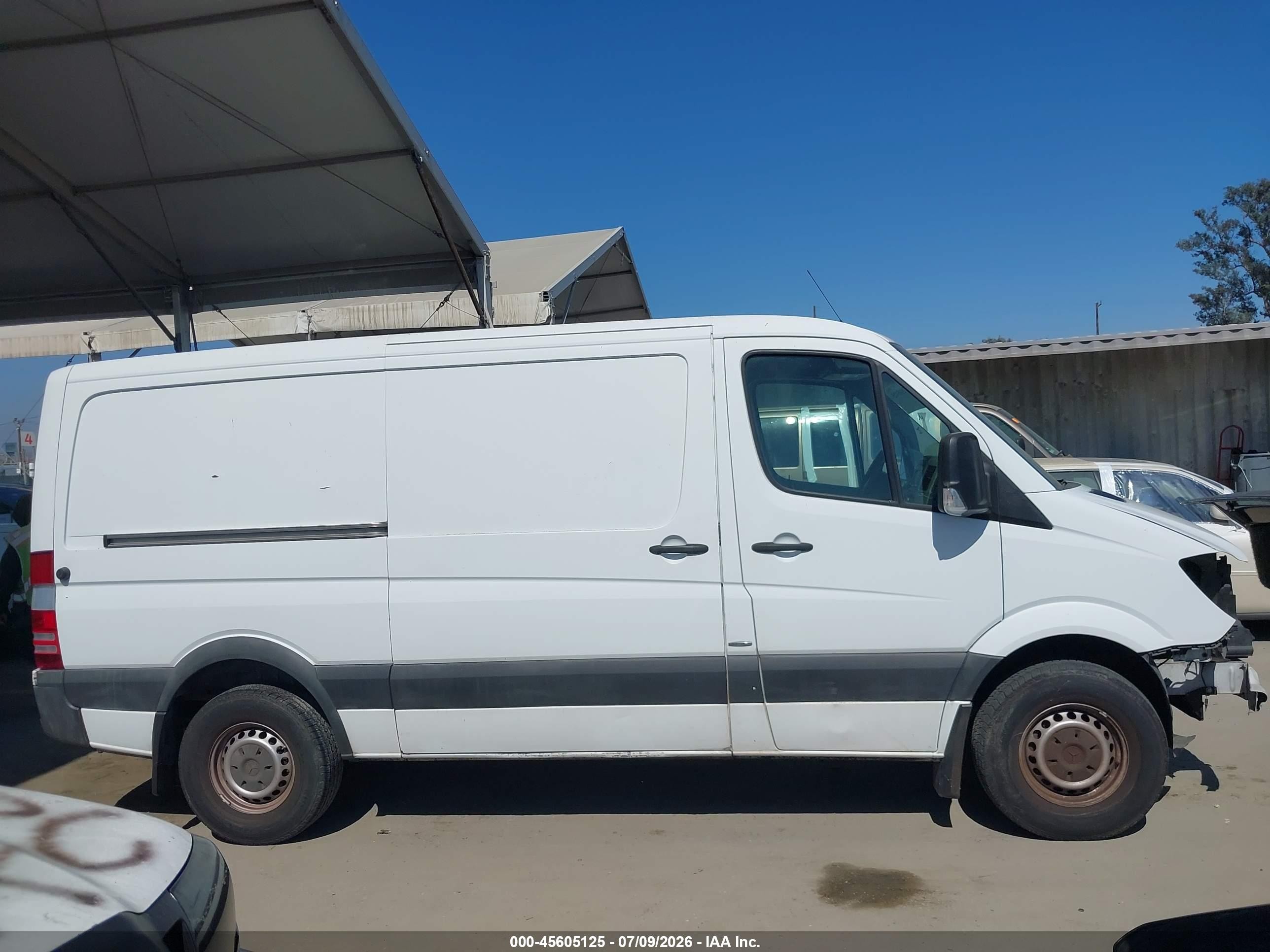 2014 Mercedes-benz Sprinter 2500 Normal Roof White vin: WD3PE7CC1E5832899
