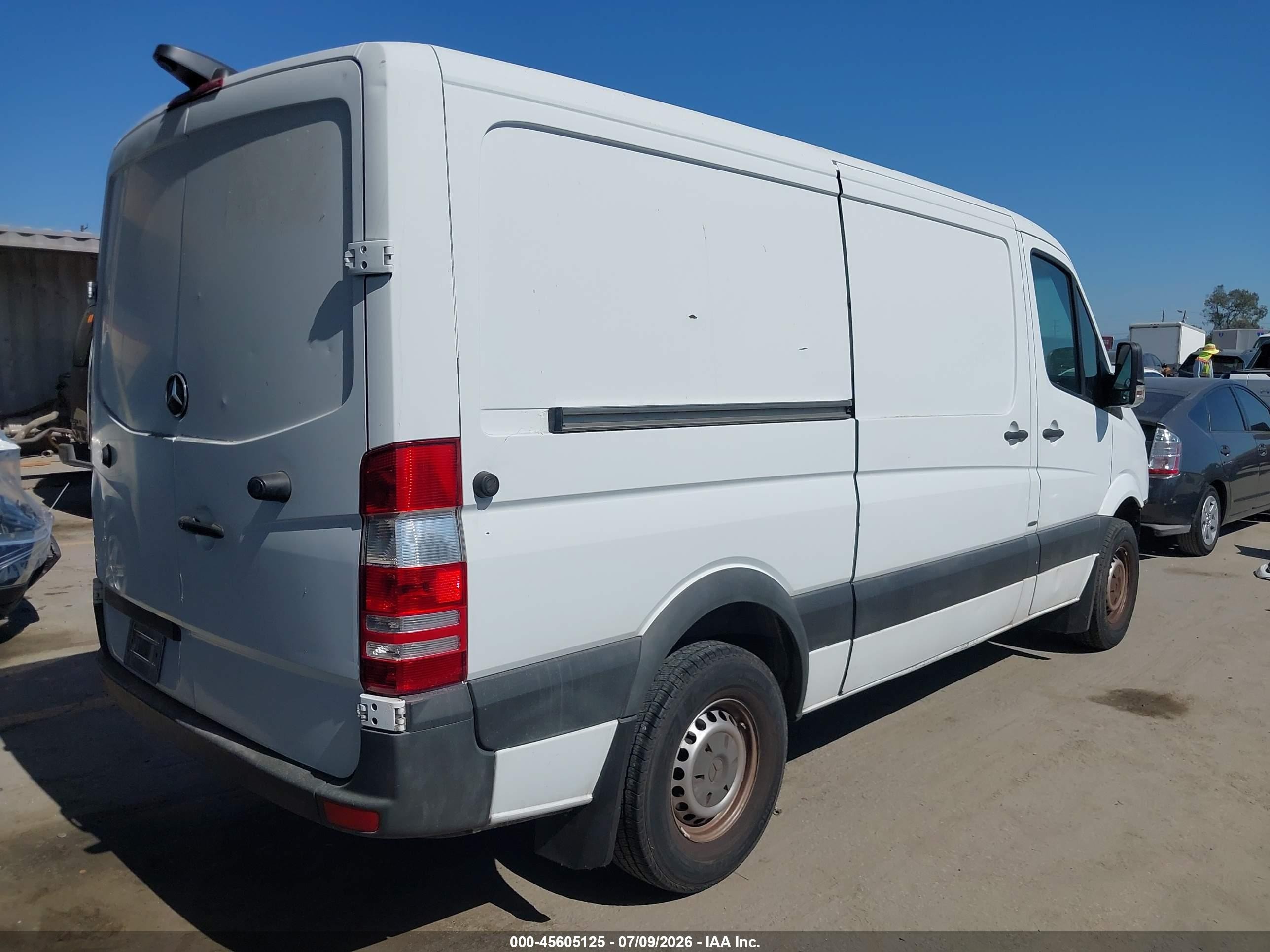 2014 Mercedes-benz Sprinter 2500 Normal Roof White vin: WD3PE7CC1E5832899