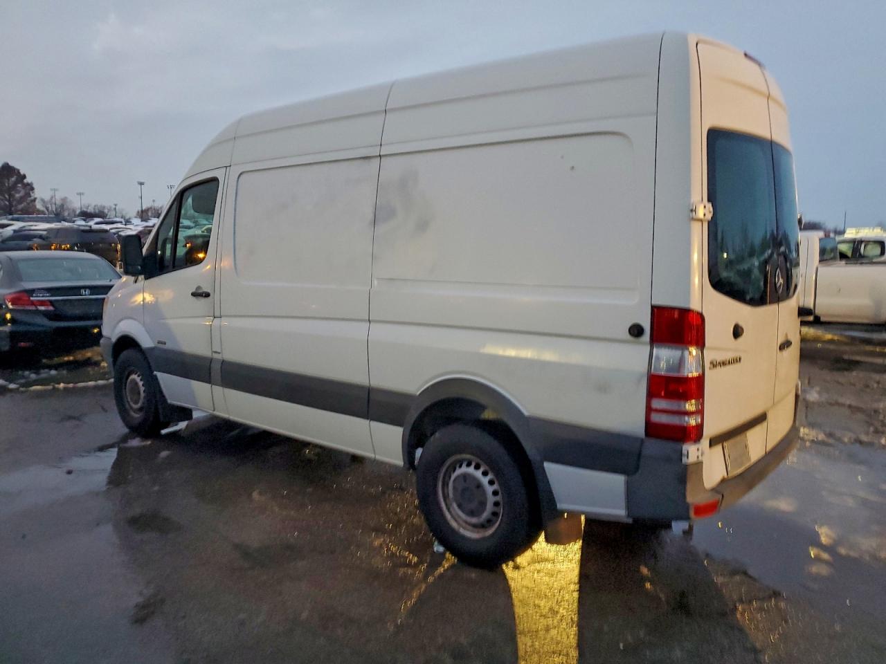 2010 Mercedes-benz Sprinter 2500 White vin: WD3PE7CC3A5423538