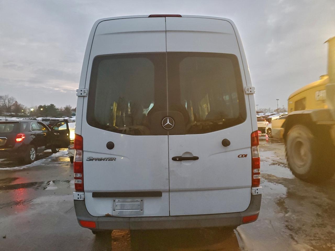 2010 Mercedes-benz Sprinter 2500 White vin: WD3PE7CC3A5423538