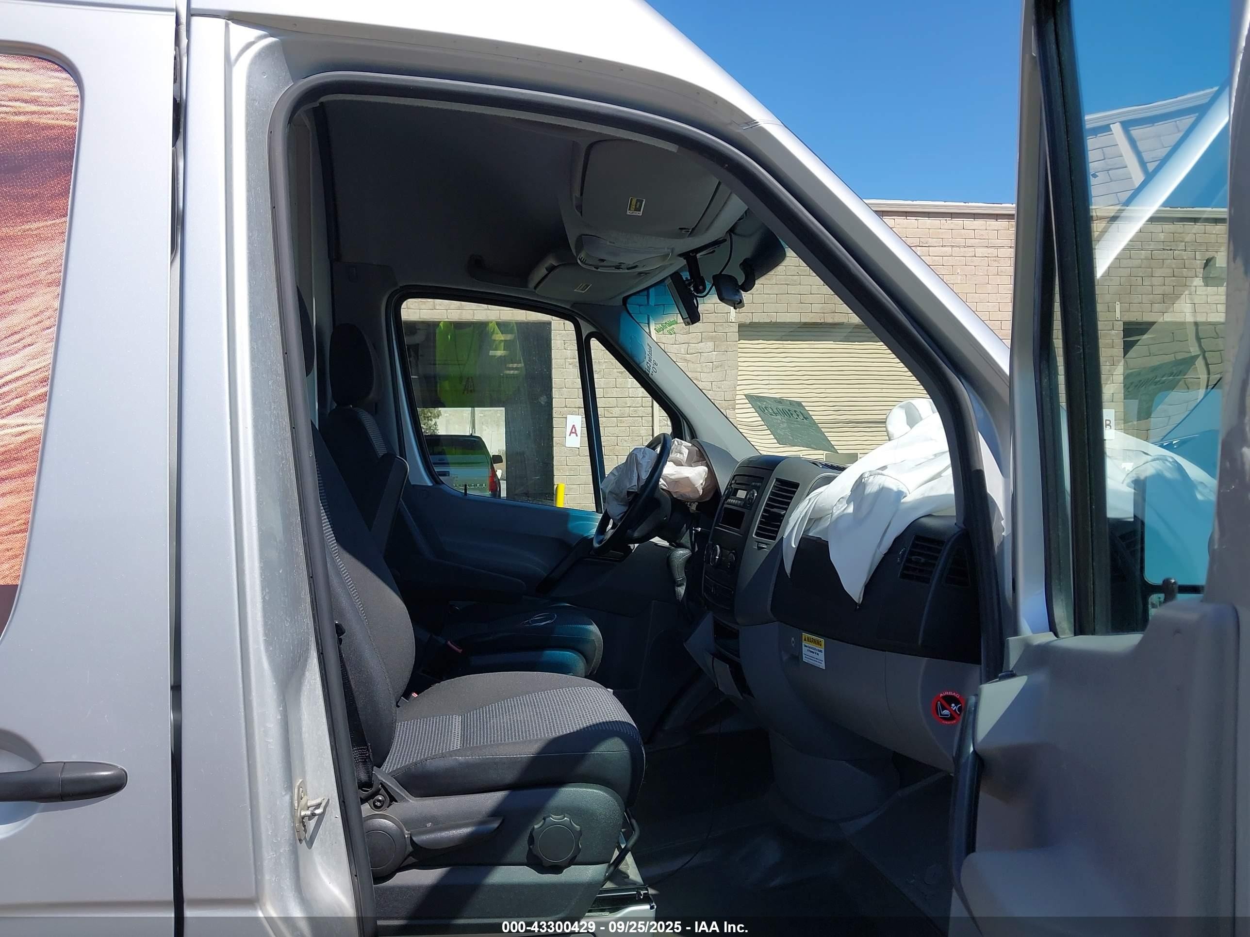 2010 Mercedes-benz Sprinter Van 2500   Silver vin: WD3PE7CC3A5479544