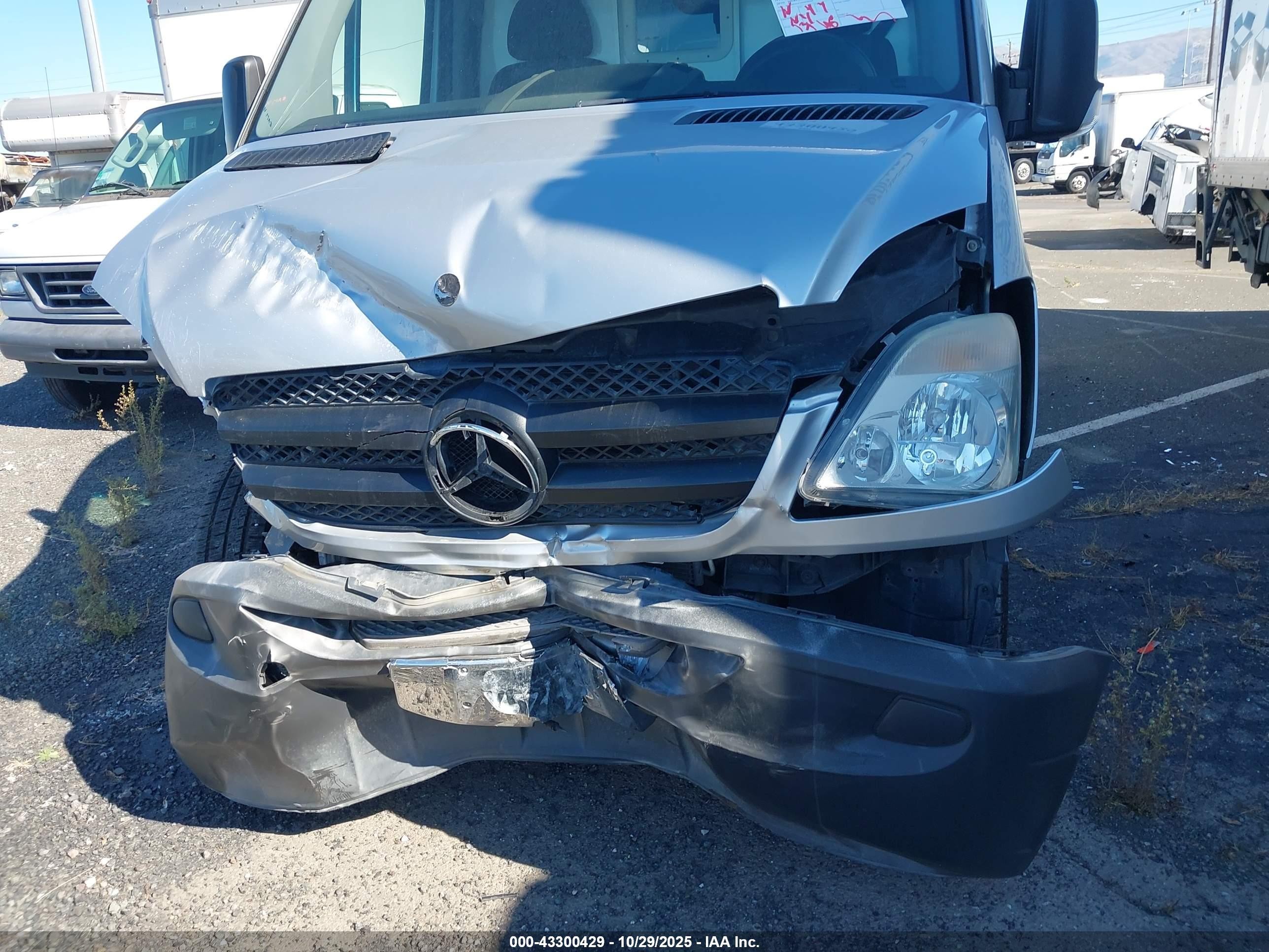 2010 Mercedes-benz Sprinter Van 2500   Silver vin: WD3PE7CC3A5479544