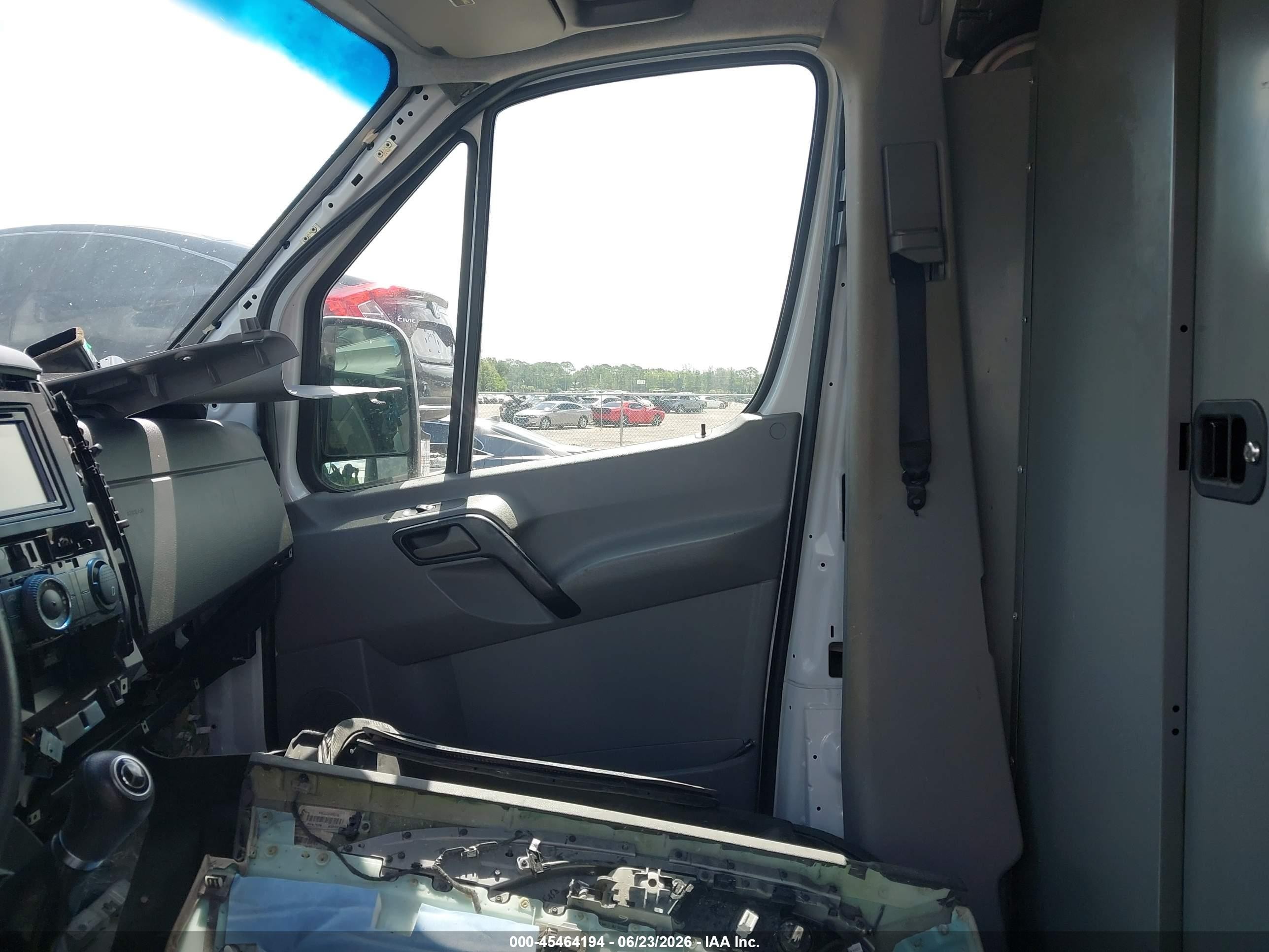 2014 Mercedes-benz Sprinter 2500 Normal Roof White vin: WD3PE7CC3E5842785