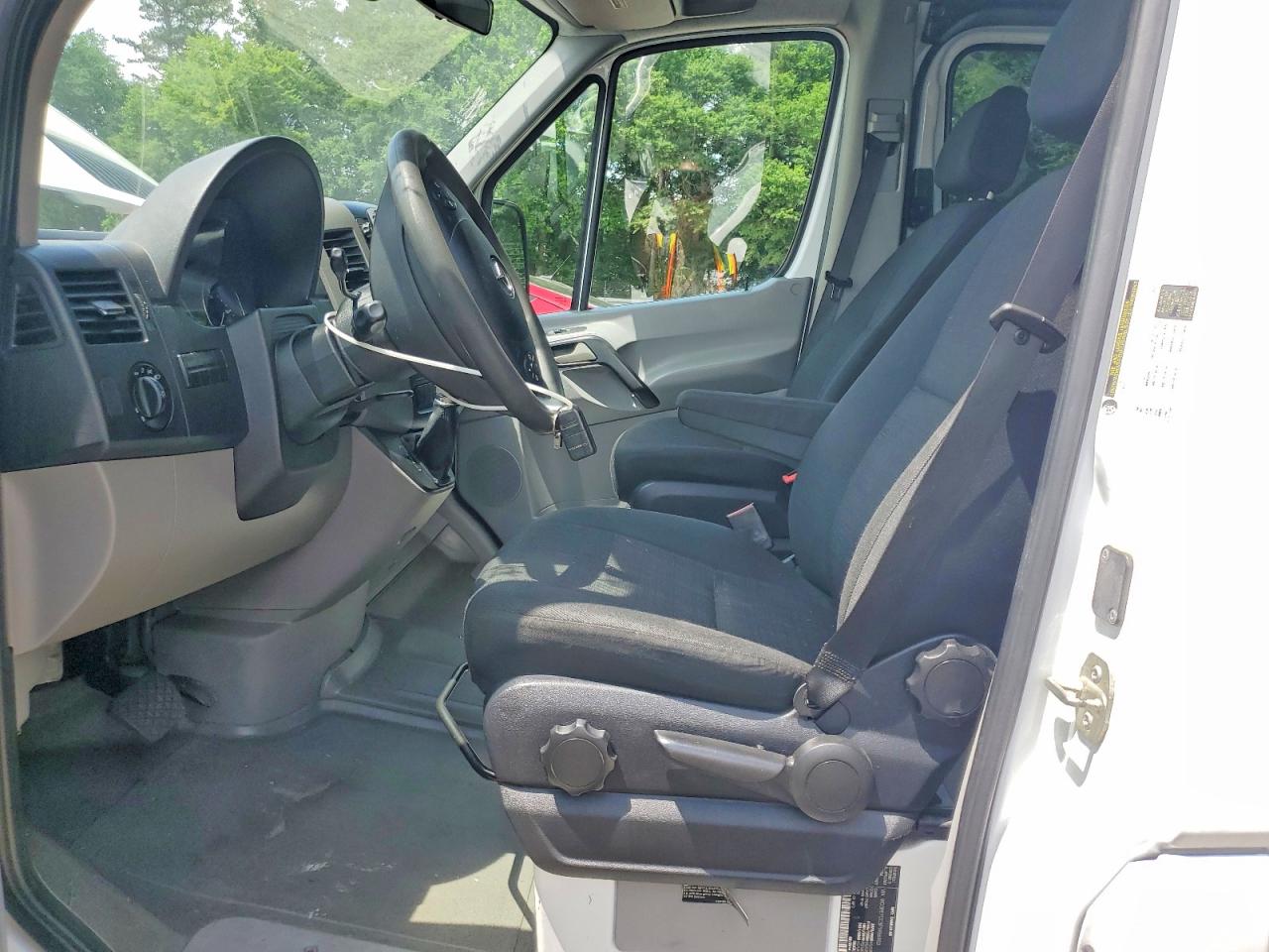 2015 Mercedes-benz Sprinter 2500 Белый vin: WD3PE7CC3F5956903