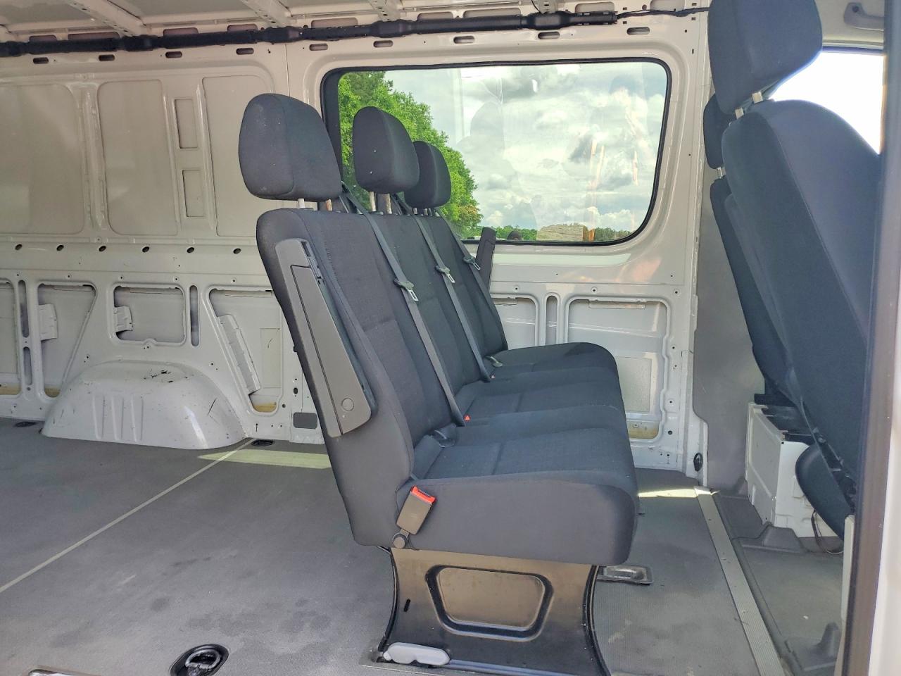 2015 Mercedes-benz Sprinter 2500 Белый vin: WD3PE7CC3F5956903