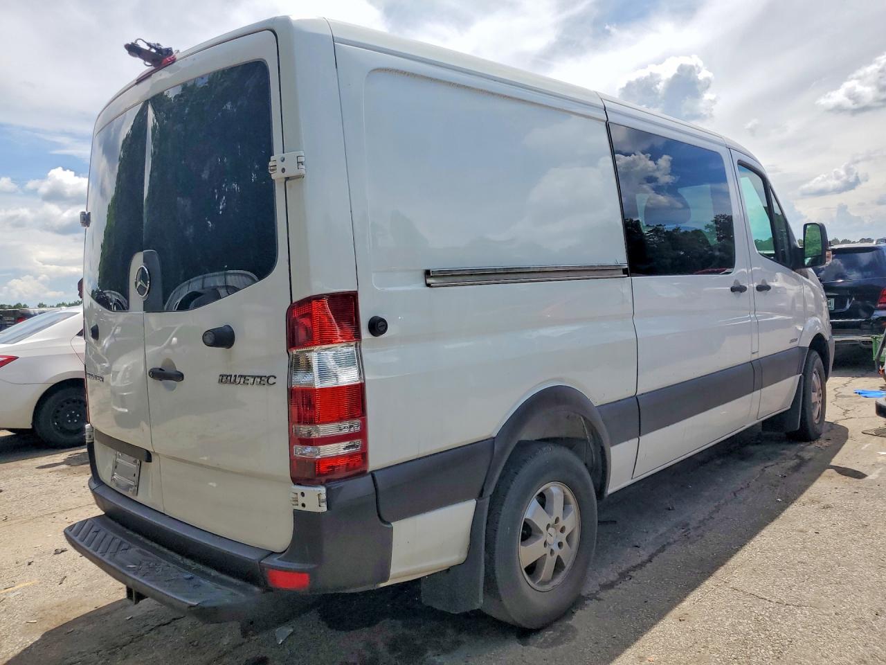 2015 Mercedes-benz Sprinter 2500 Белый vin: WD3PE7CC3F5956903